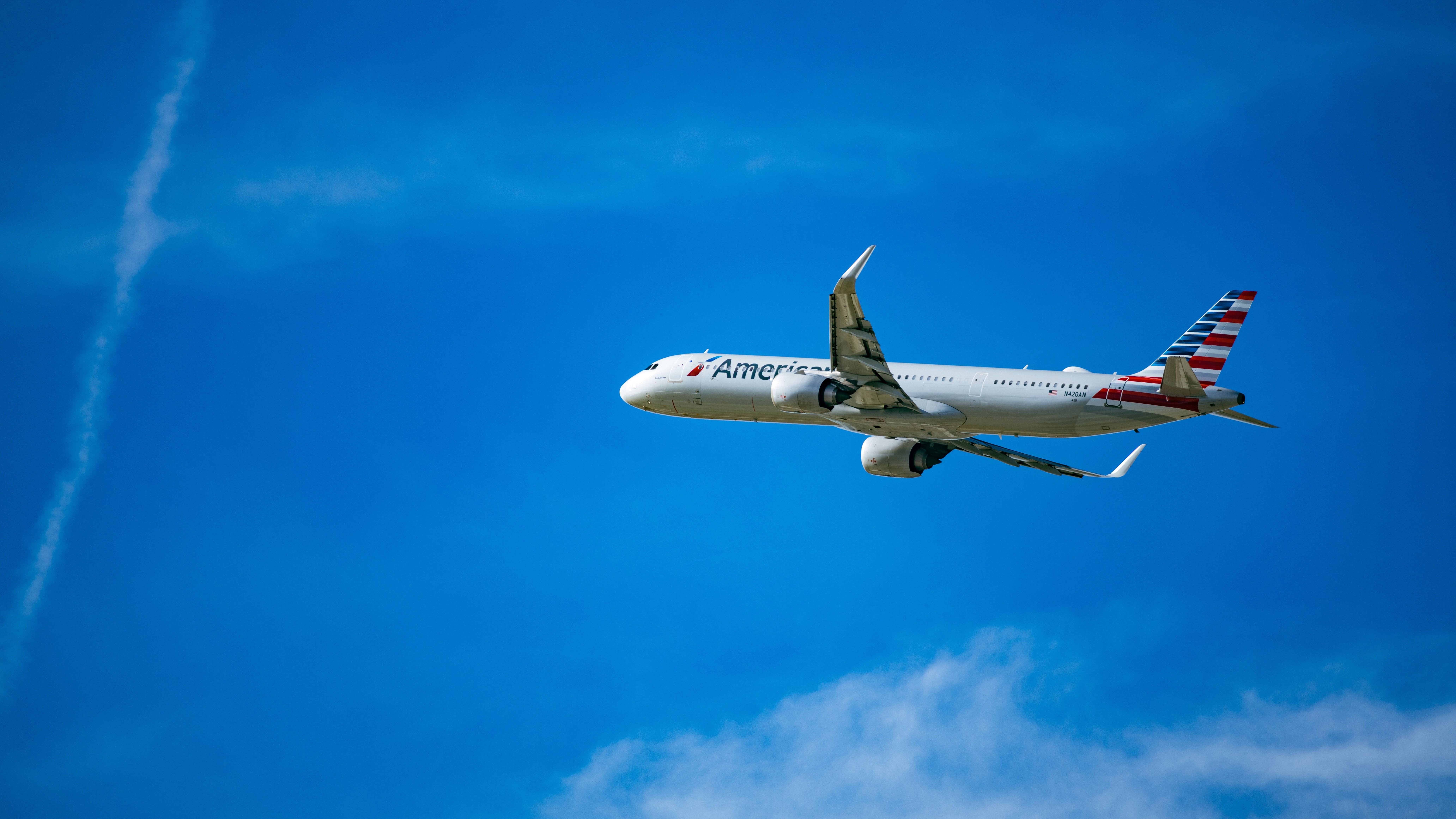 American Airlines Airbus A321neo (N420AN) departing from Los Angeles International Airport.