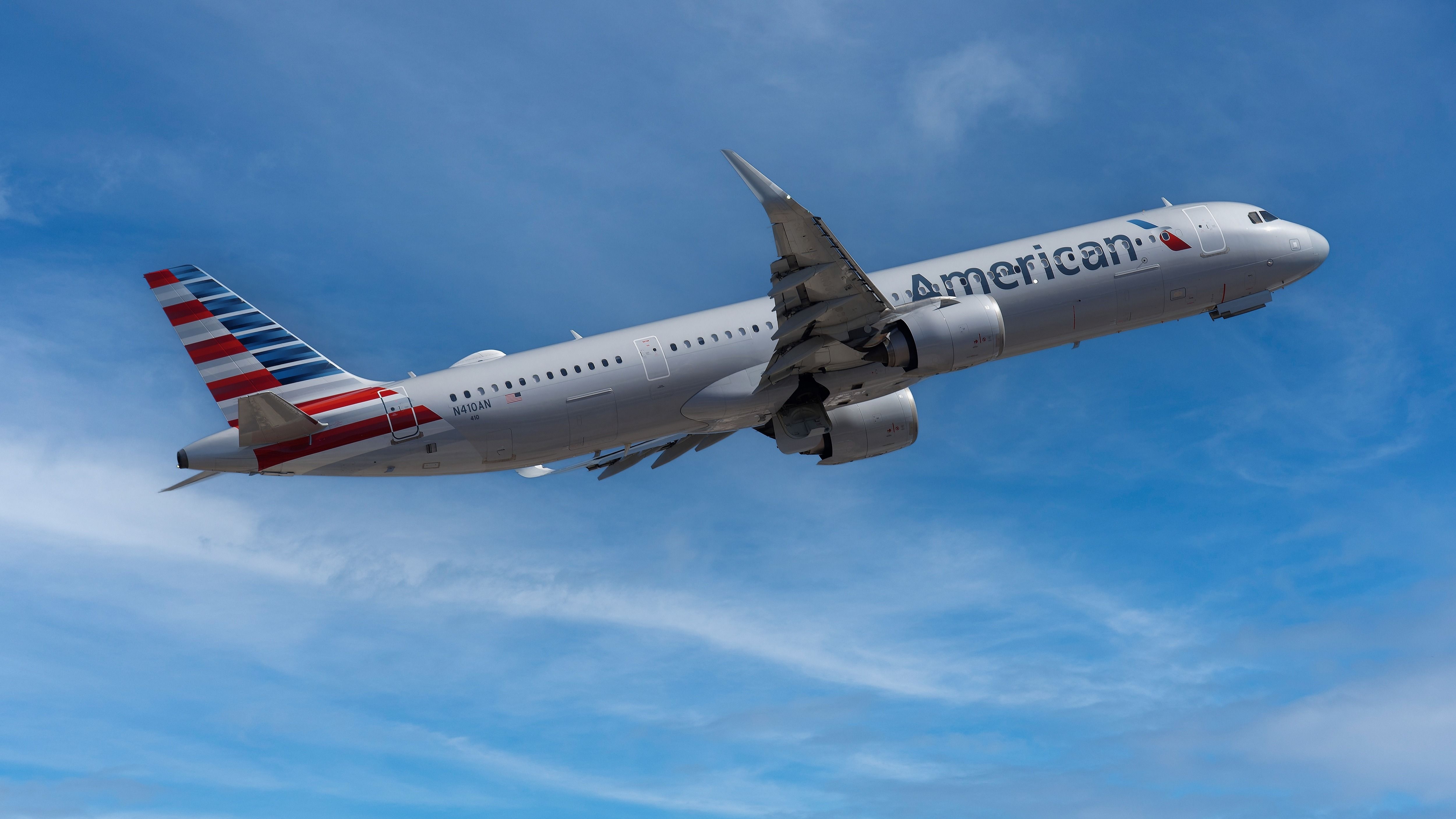 American Airlines Airbus A321neo (N410AN) taking off from Phoenix Sky Harbor International Airport.