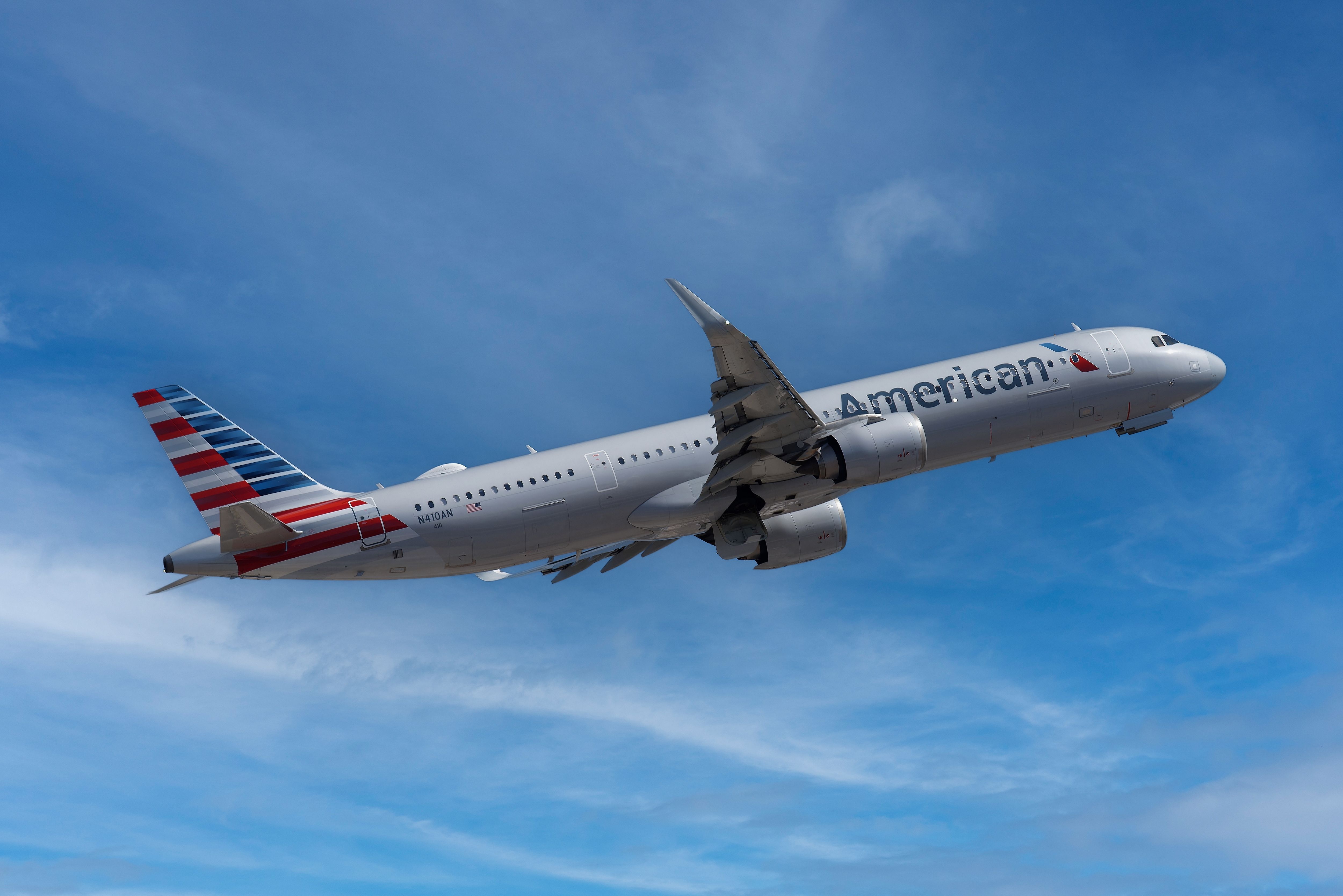 American Airlines Airbus A321neo (N410AN) taking off from Phoenix Sky Harbor International Airport.