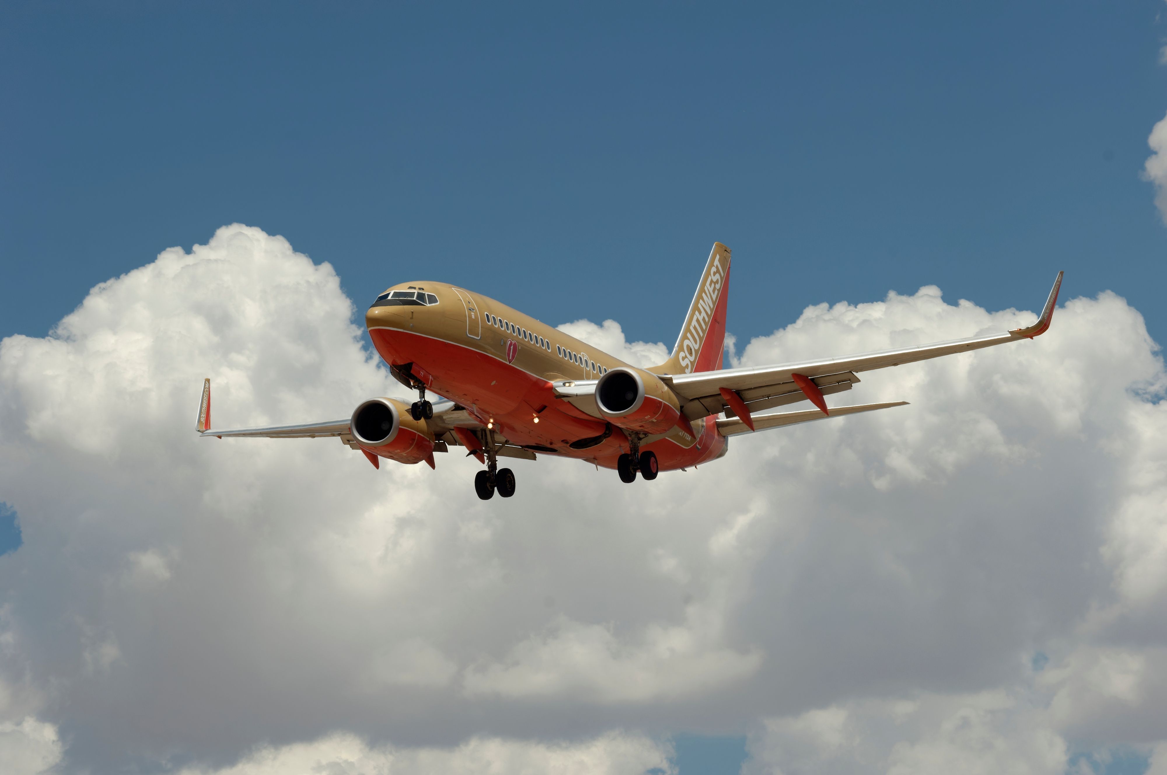 2006 年 7 月 9 日，亞利桑那州鳳凰城 西南航空 737-700 N771SA 25L 抵達鳳凰城天港國際機場