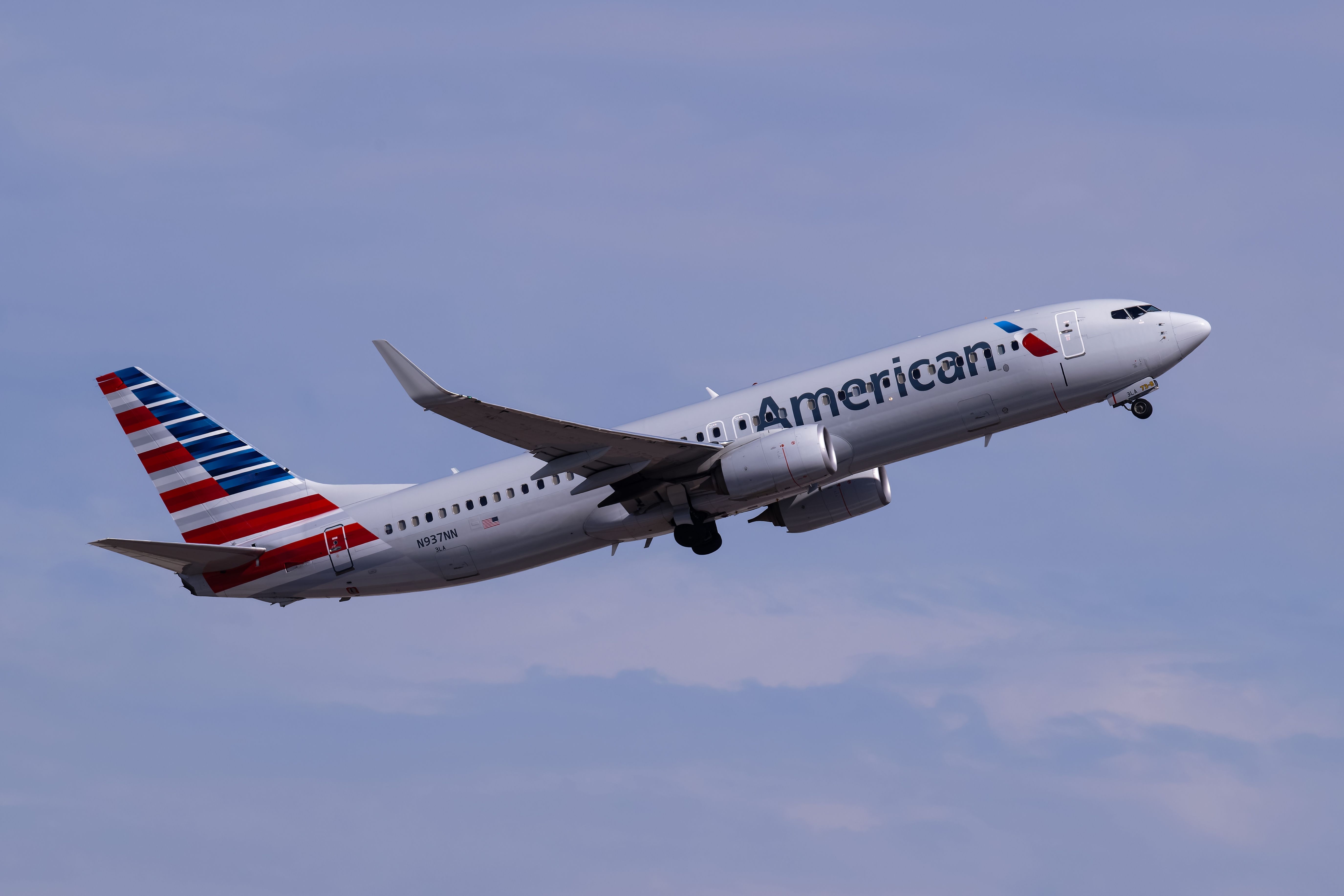 American Airlines Boeing 737-823 (N937NN) departing from Phoenix Sky Harbor International Airport.