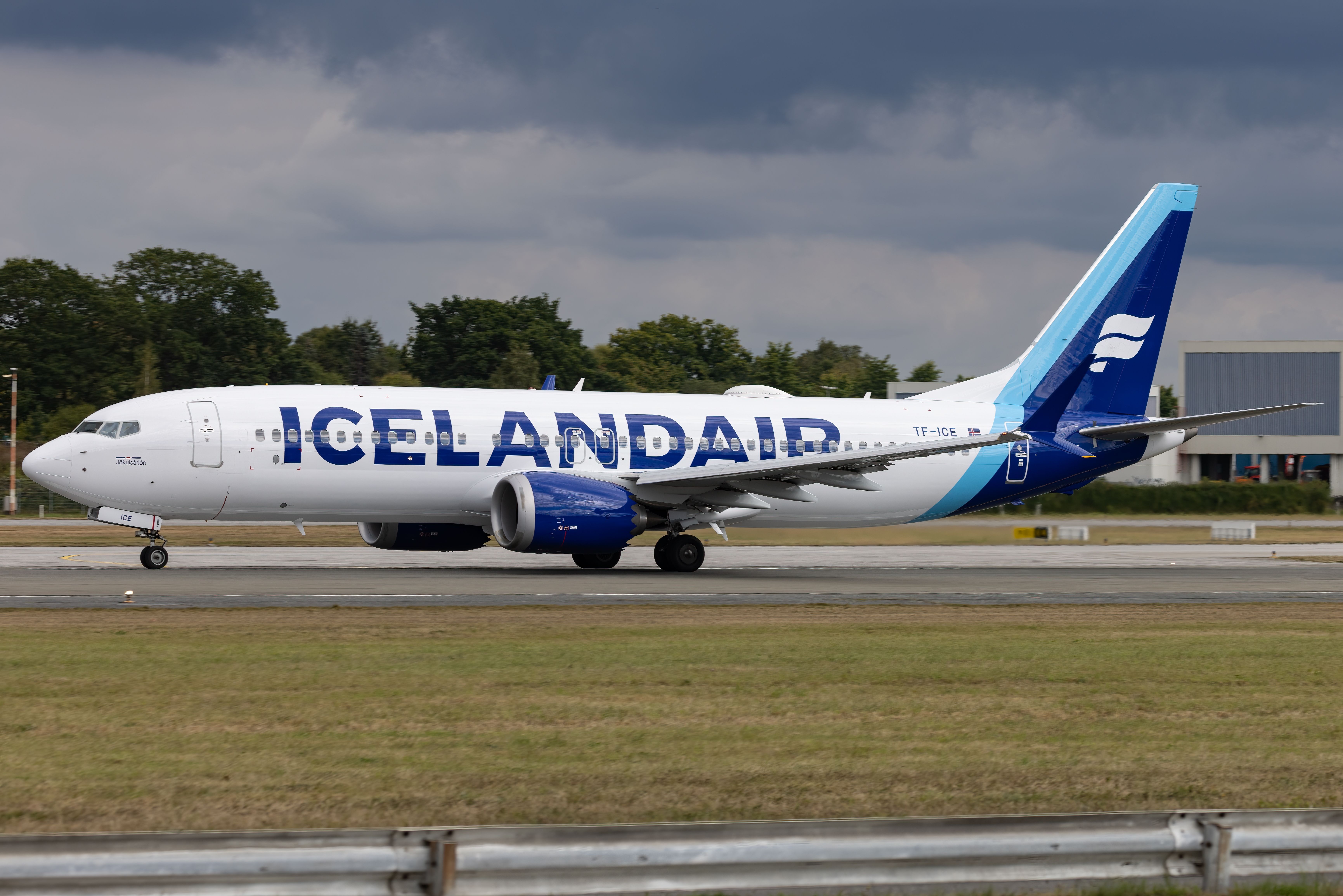 Icelandair Boeing 737 MAX 8