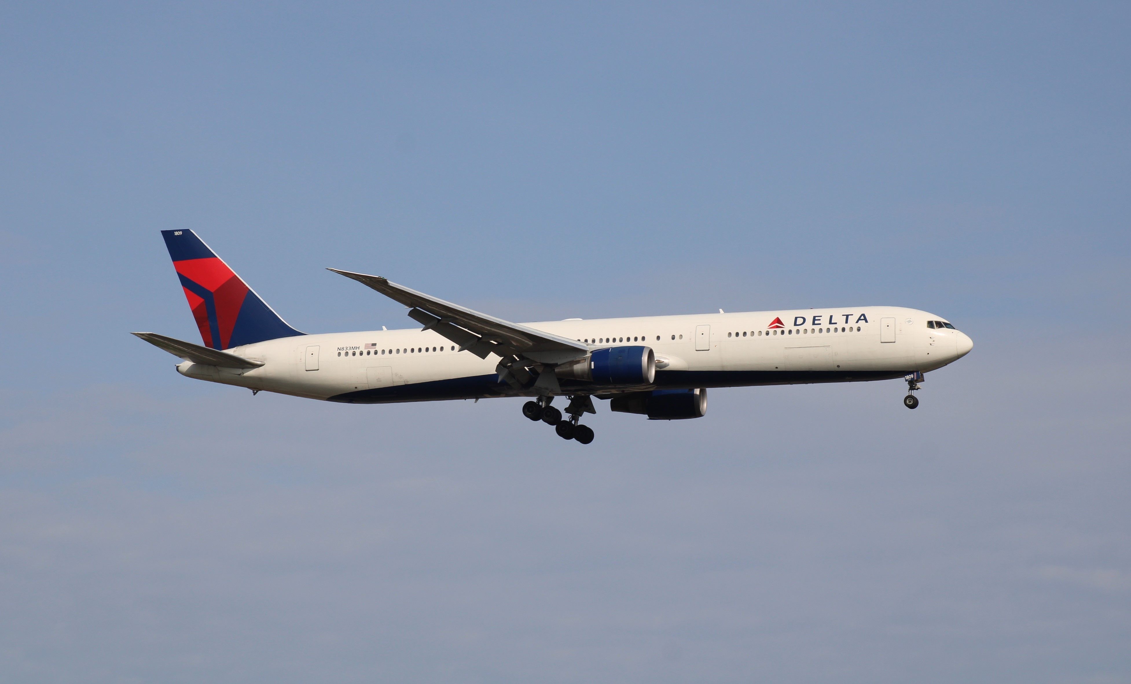 Delta Air Lines Boeing 767-400ER Landing