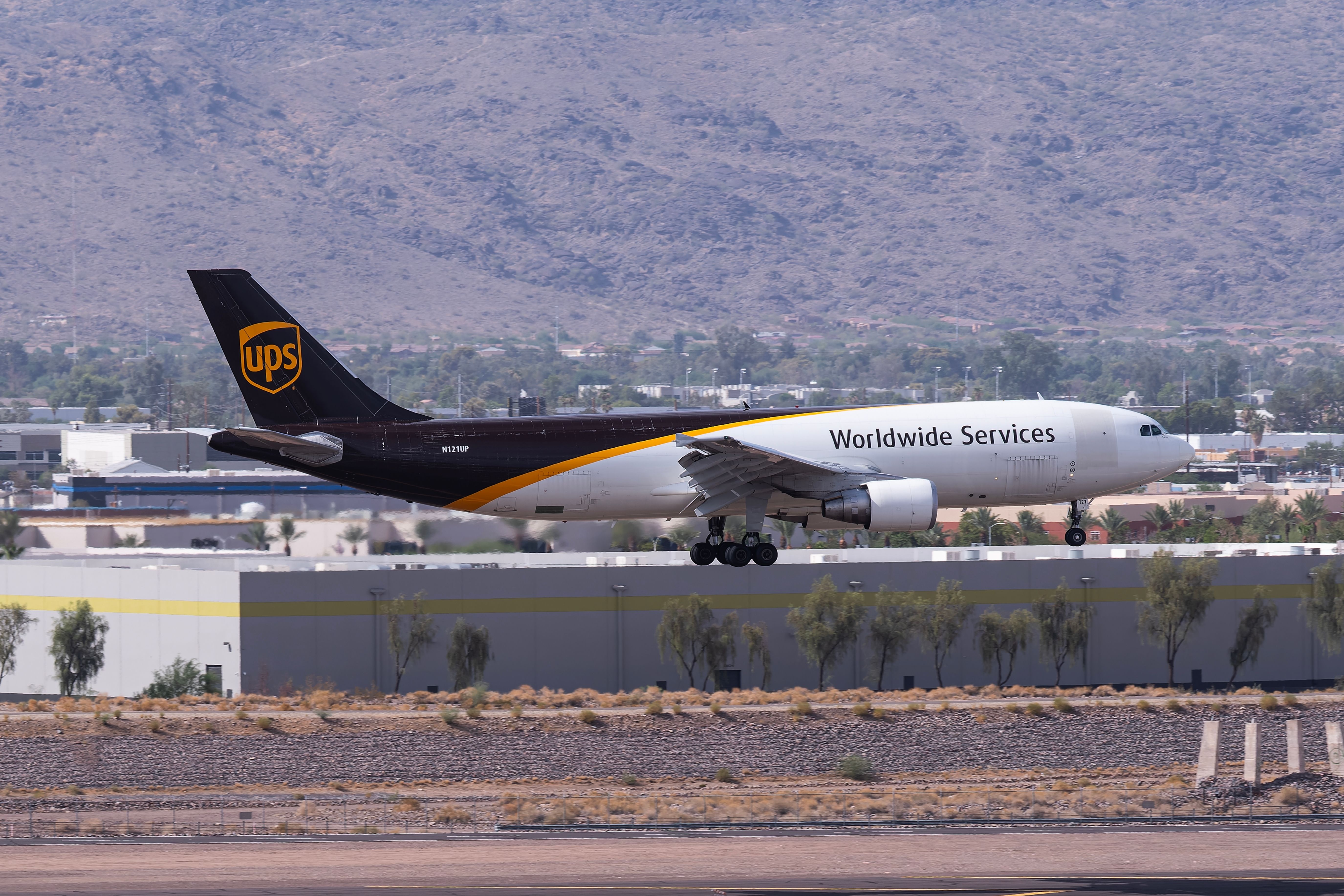 UPS Airbus A300-600F Damaged After Tail Strike During Landing In Louisville