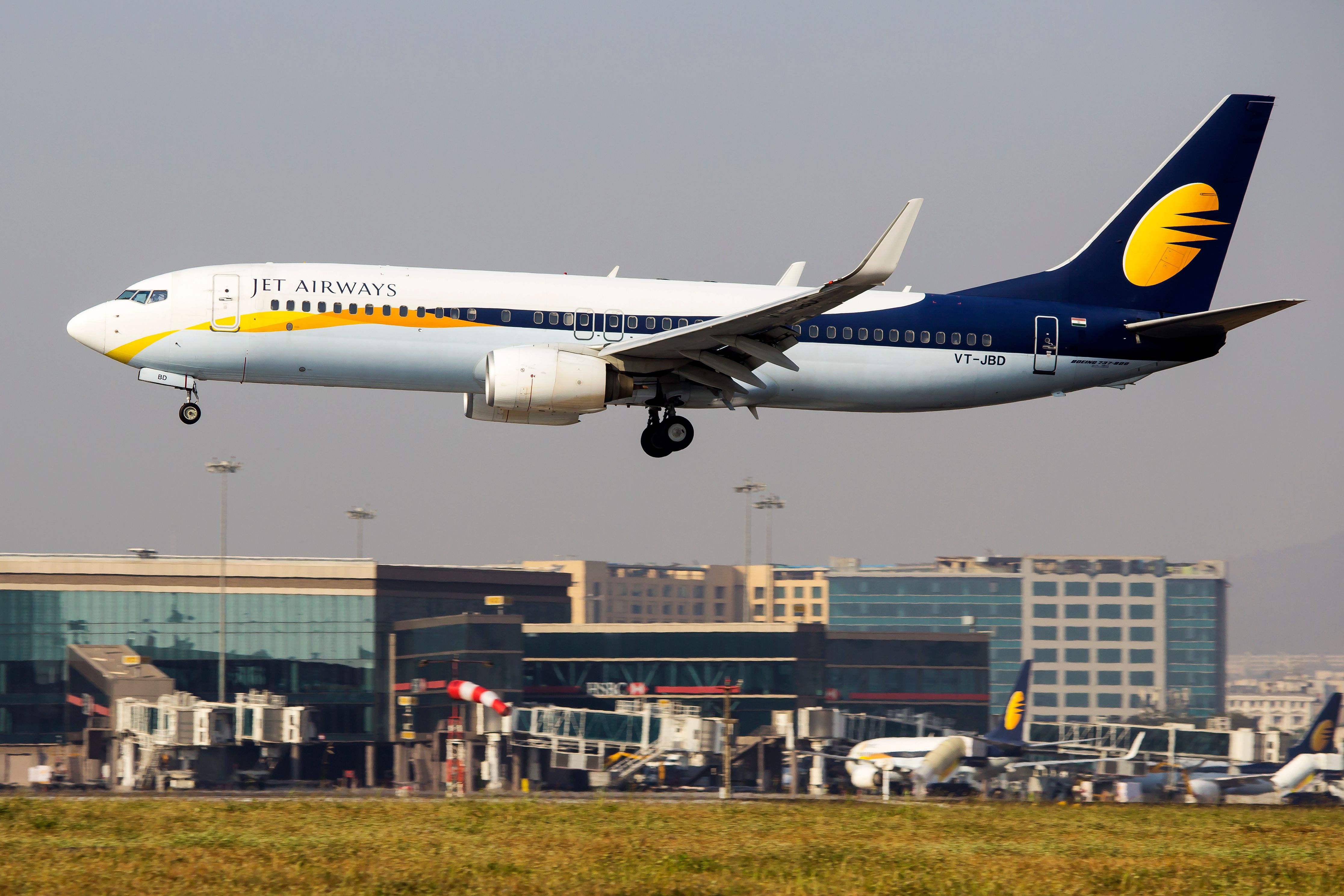 Jet Airways Boeing 737 landing in Mumbai.