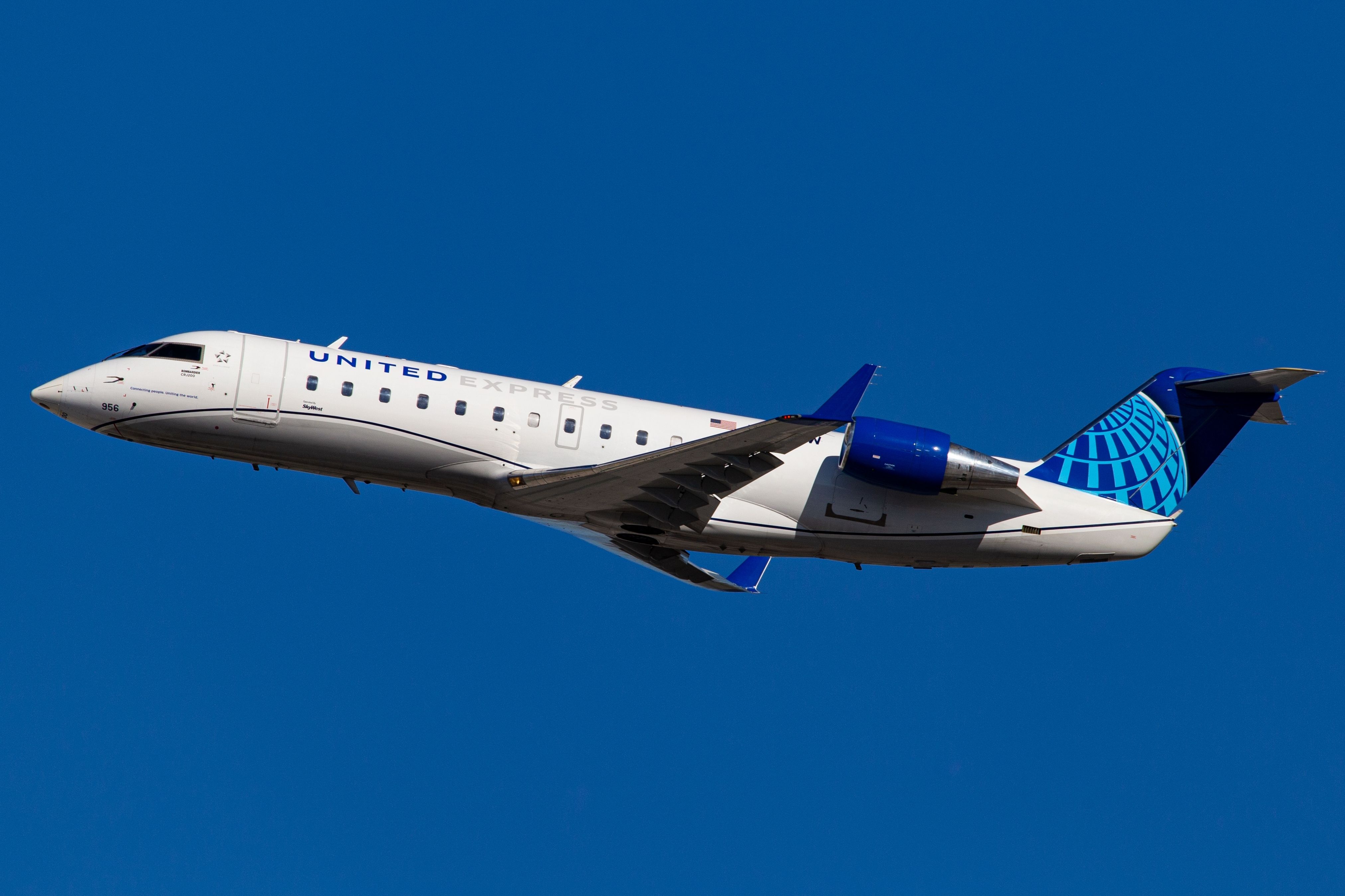 United Express:SkyWest Airlines CRJ200 shutterstock_2469442427