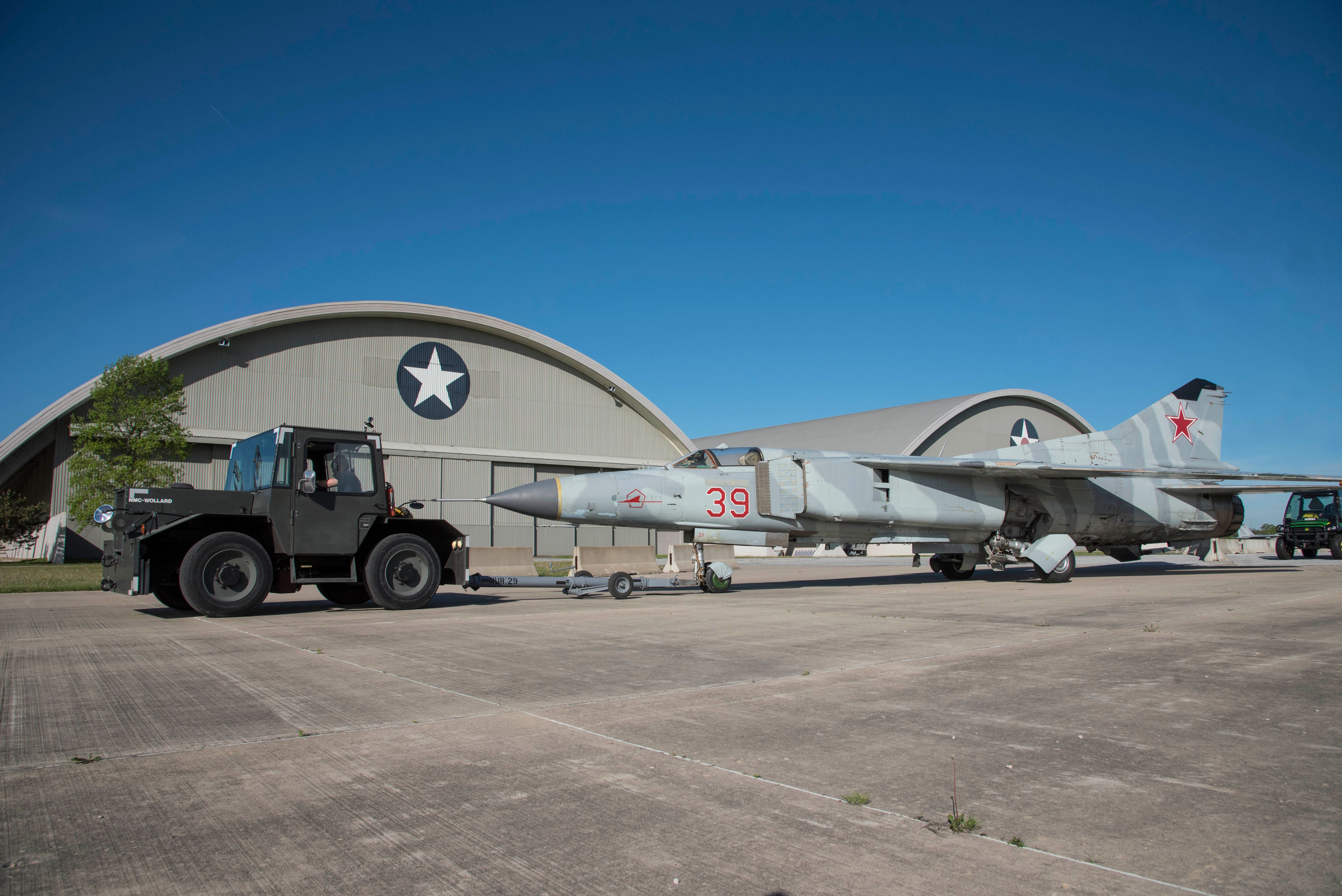 米高揚-古列維奇 MiG-23MS「Flogger-E」被移入博物館的冷戰畫廊