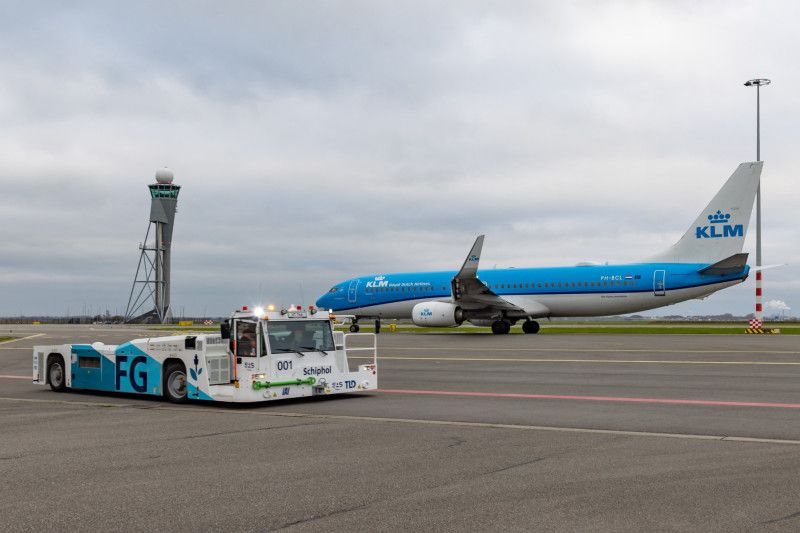 KLM B737 AMS_taxibot-10