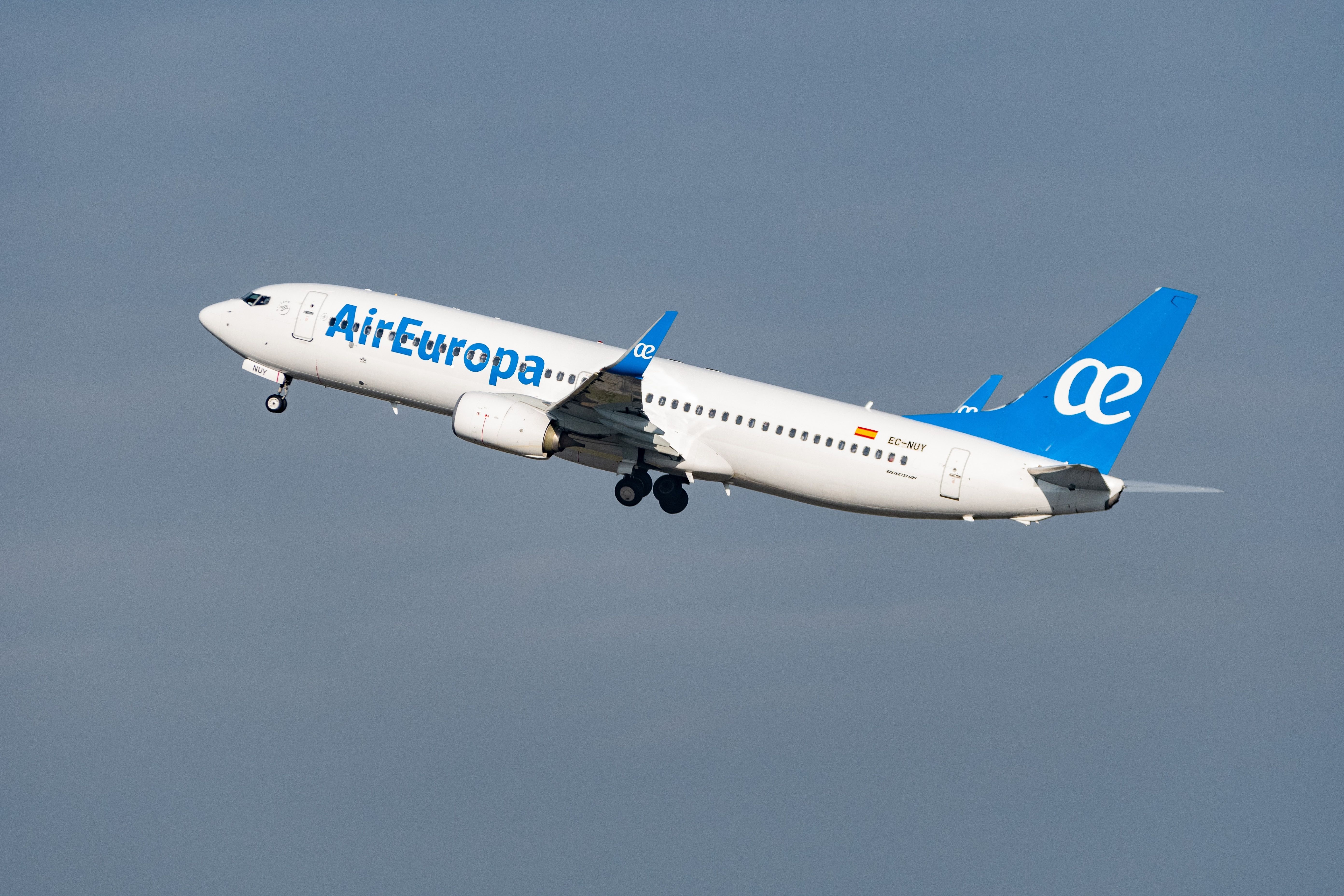 Air Europa Boeing 737-800 departing Zurich Airport ZRH shutterstock_2256760323