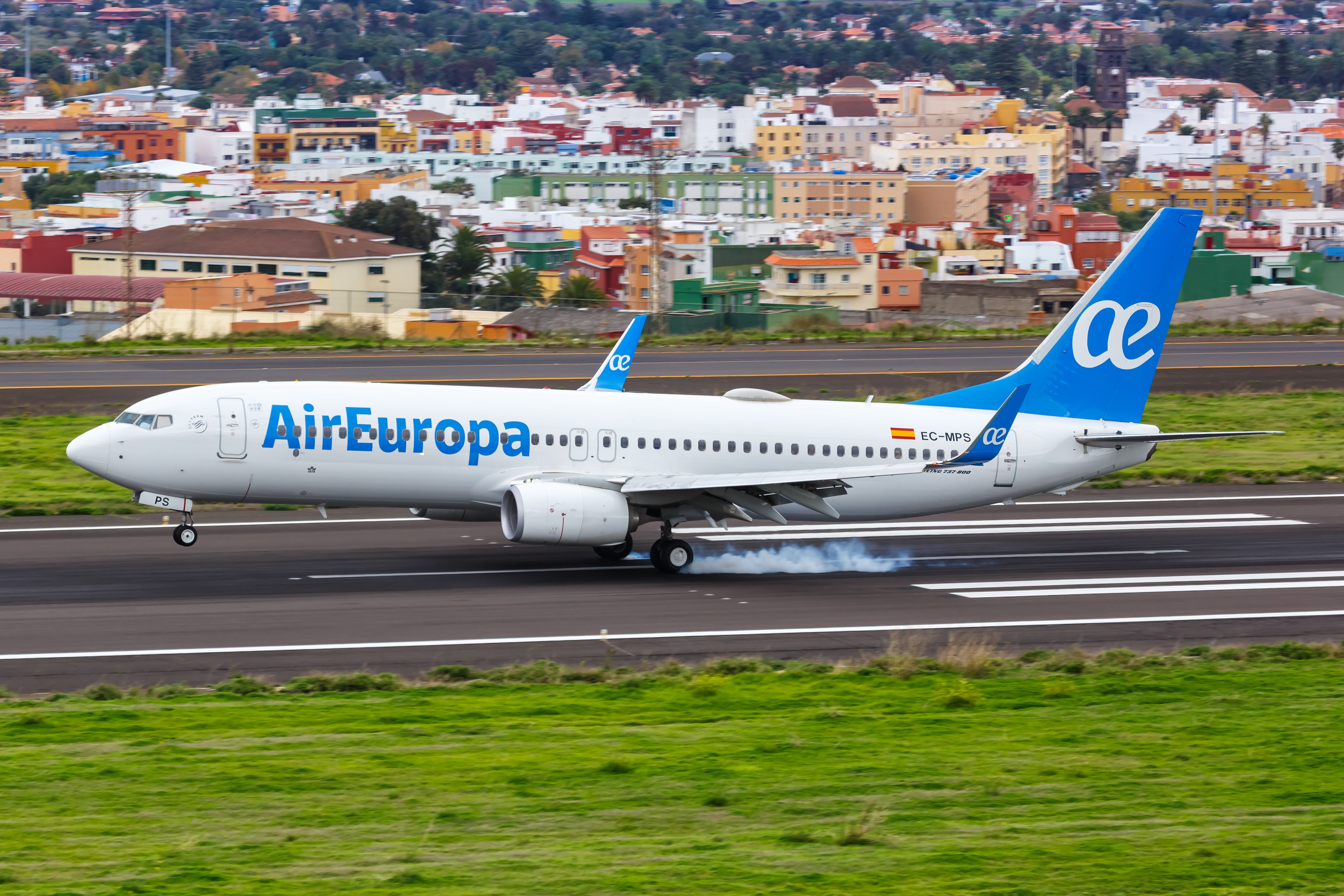 Air Europa Boeing 737-800 landing at TNF shutterstock_1693630630