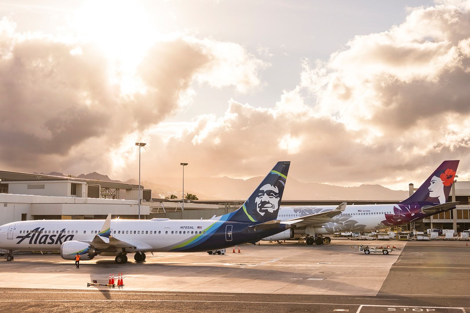 Alaska Airlines and Hawaiian Airlines aircraft