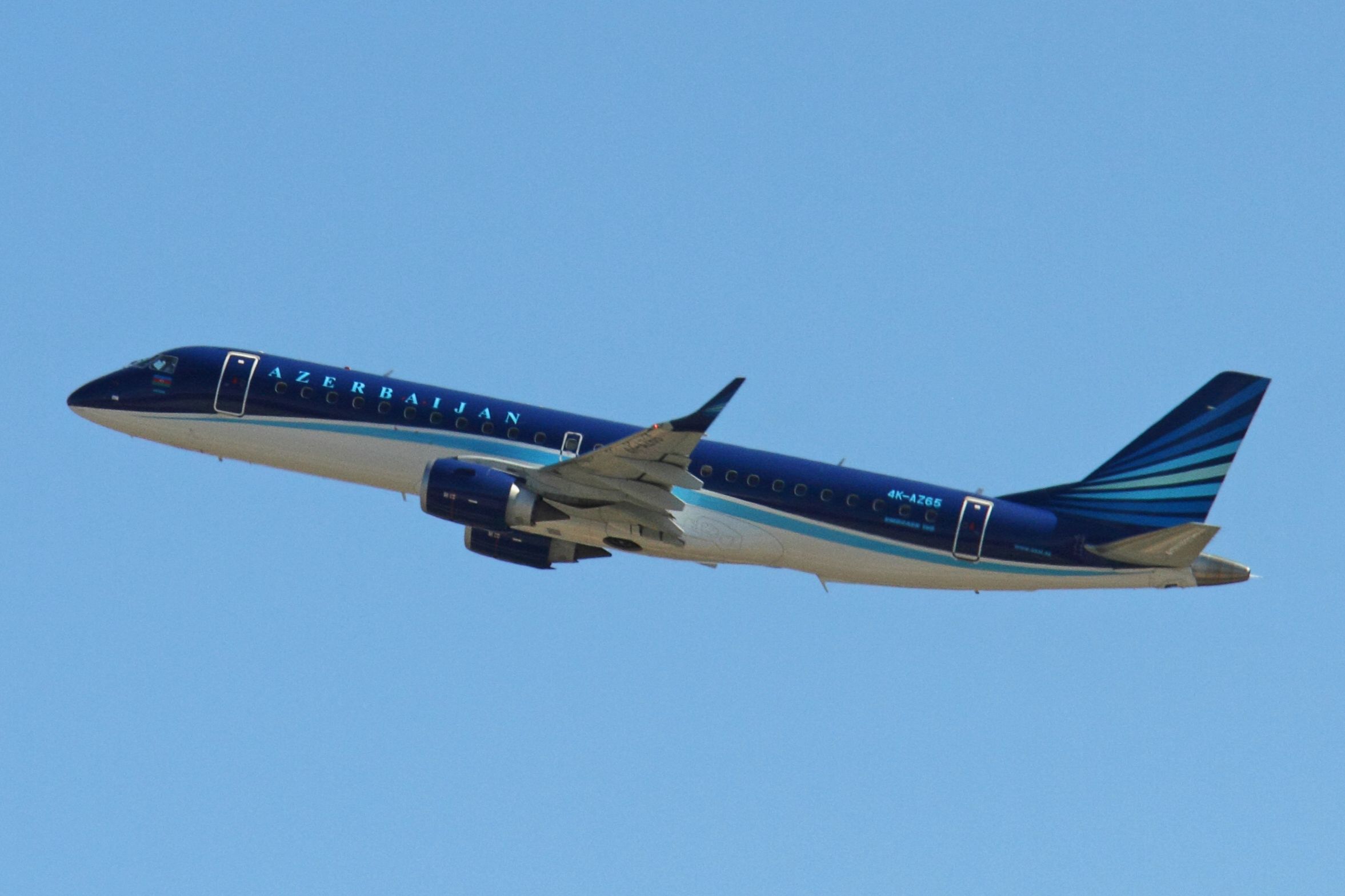 Azerbaijan_Airlines_4K-AZ65_2015-09-11 (2)