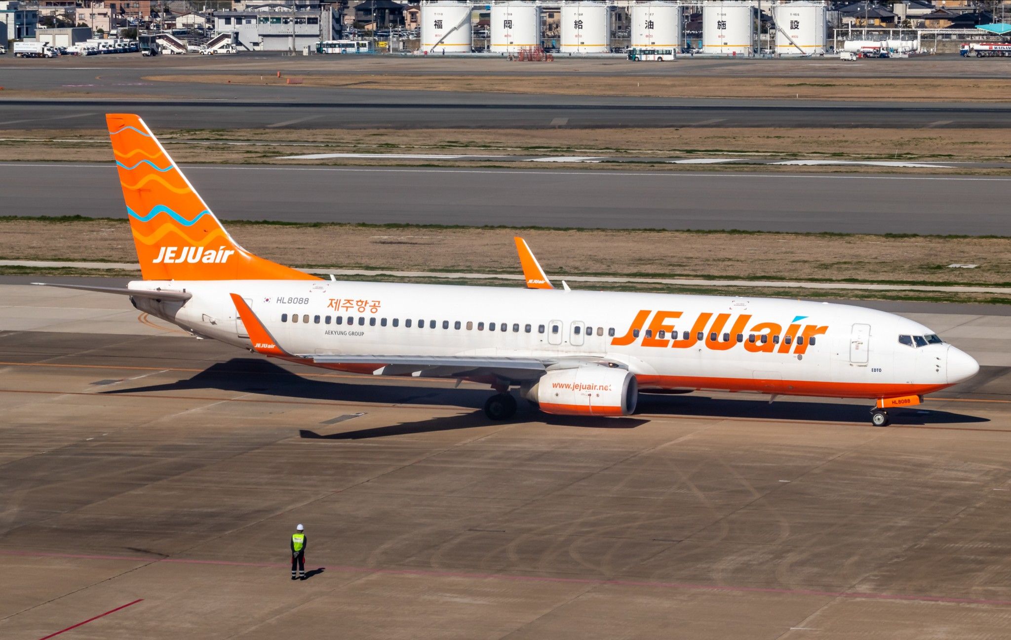 B738-JEJ-HL8088-FUK14mar23_(52763726431)_(trimming)