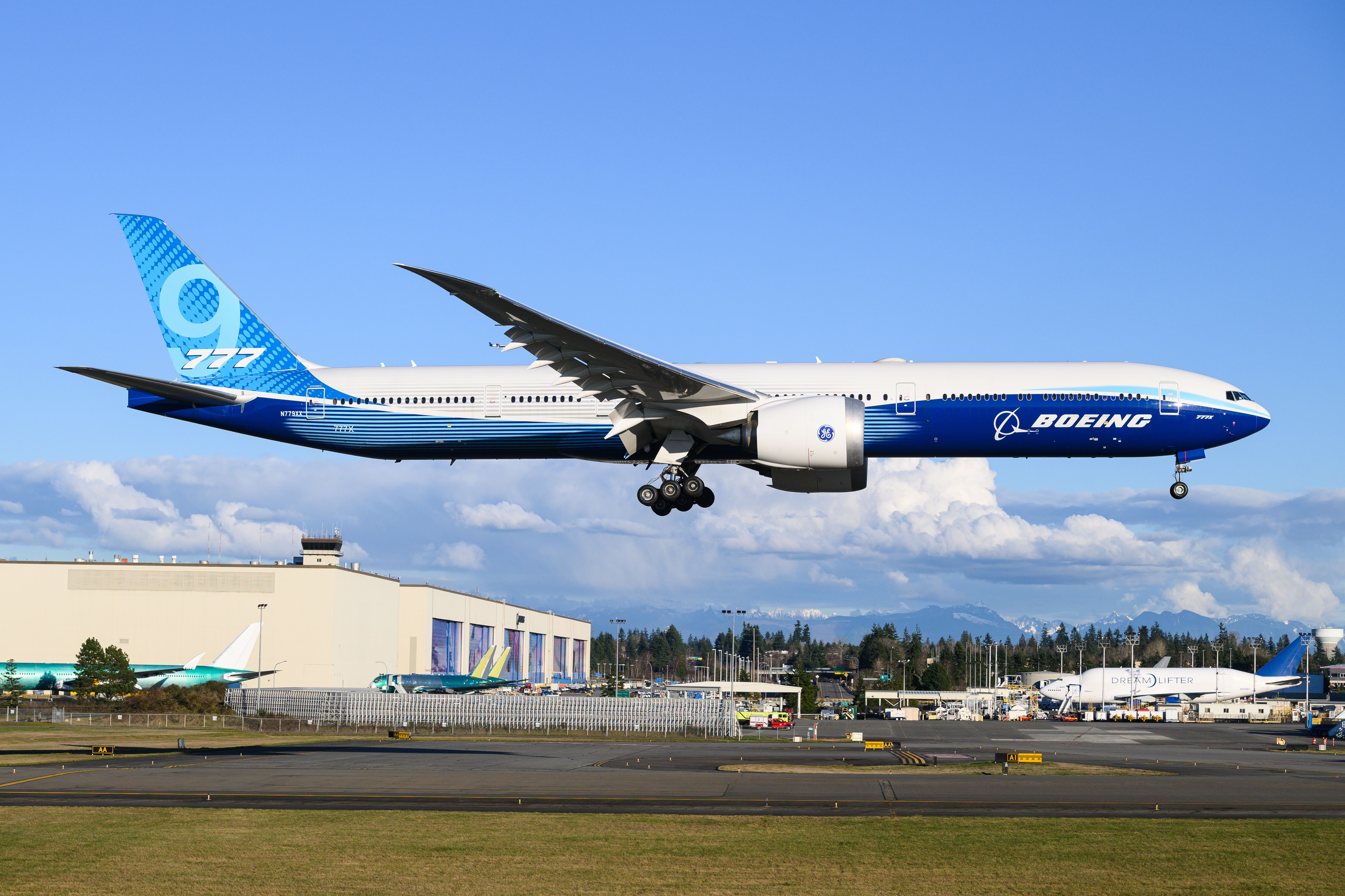 Boeing 777x Landing in Evertt Shutterstock_2470642967