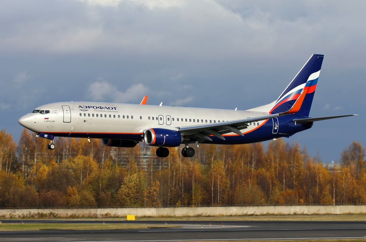 Aeroflot Boeing 737 Landing at St. Petersburg