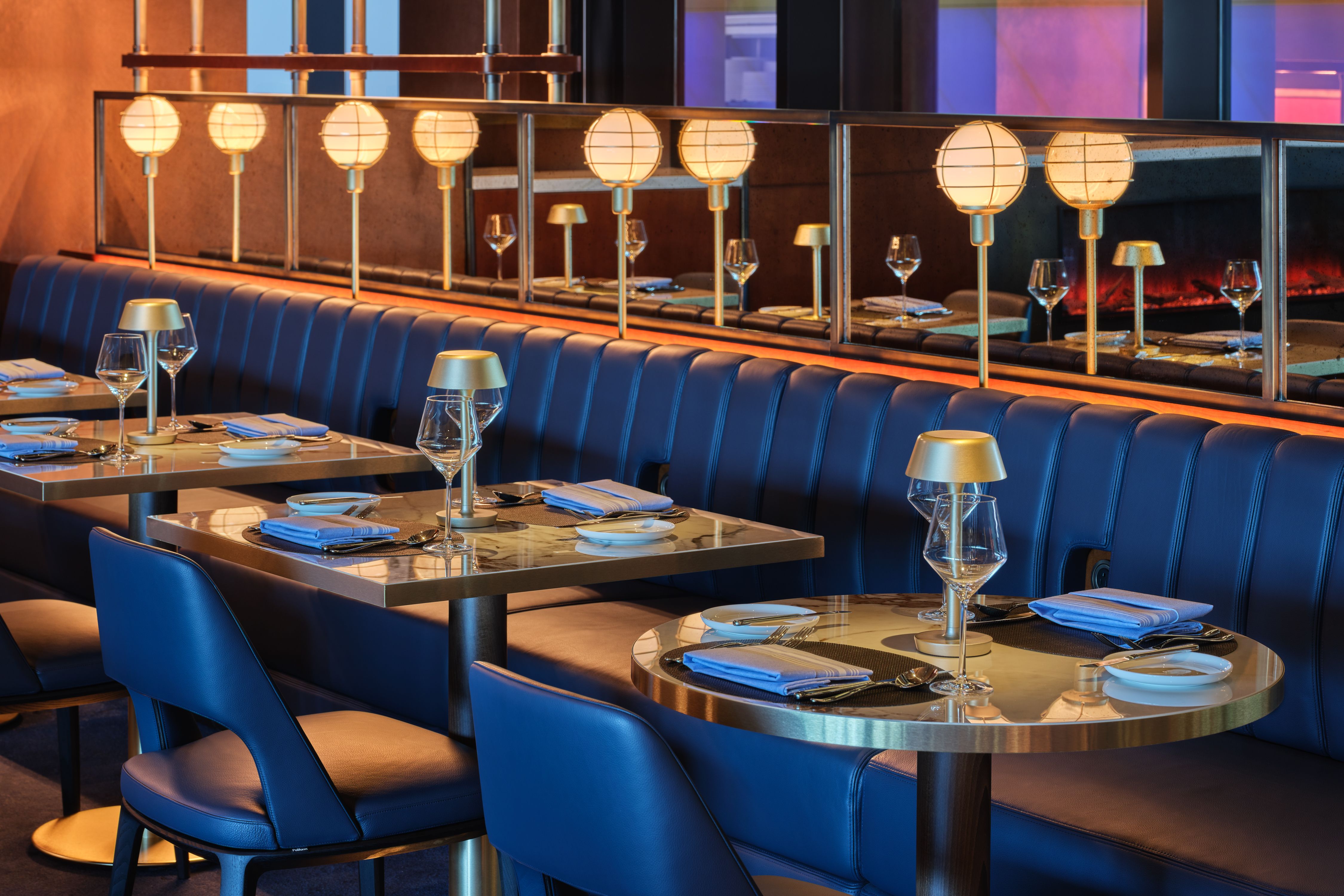 delta one lounge dining