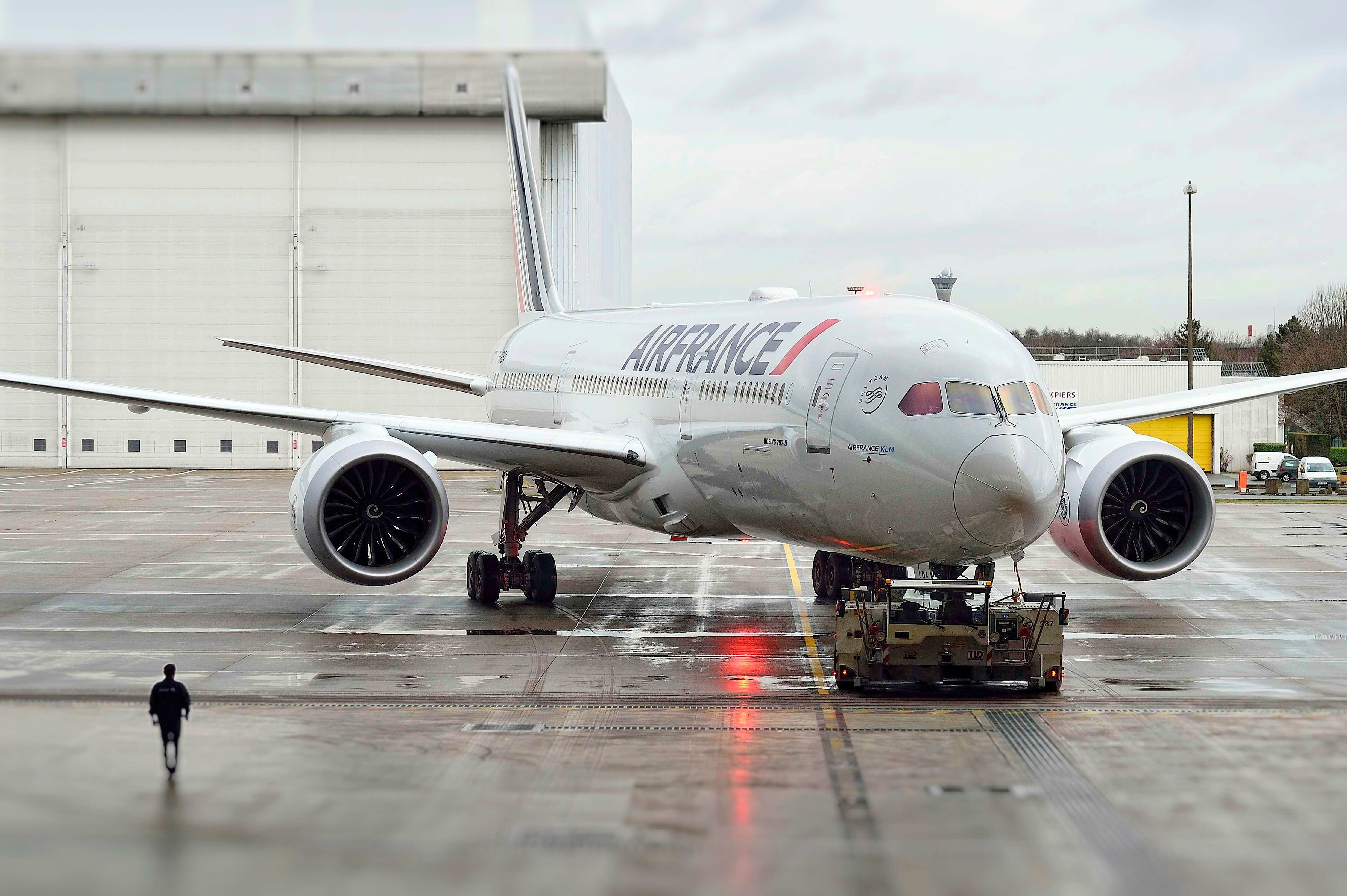 Air France Boeing 787 Front View