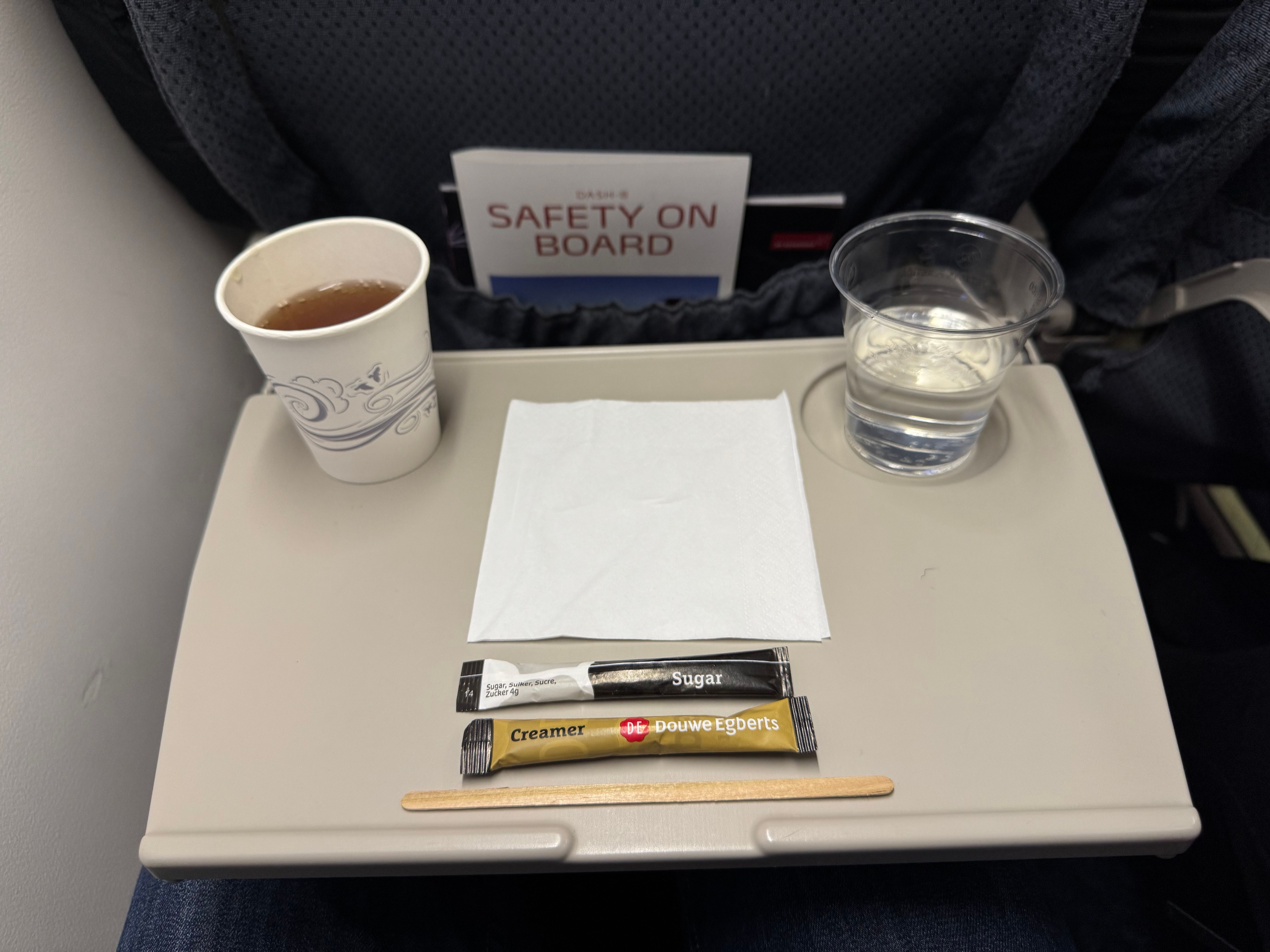 格陵蘭航空 Dash 8 上的飲料服務