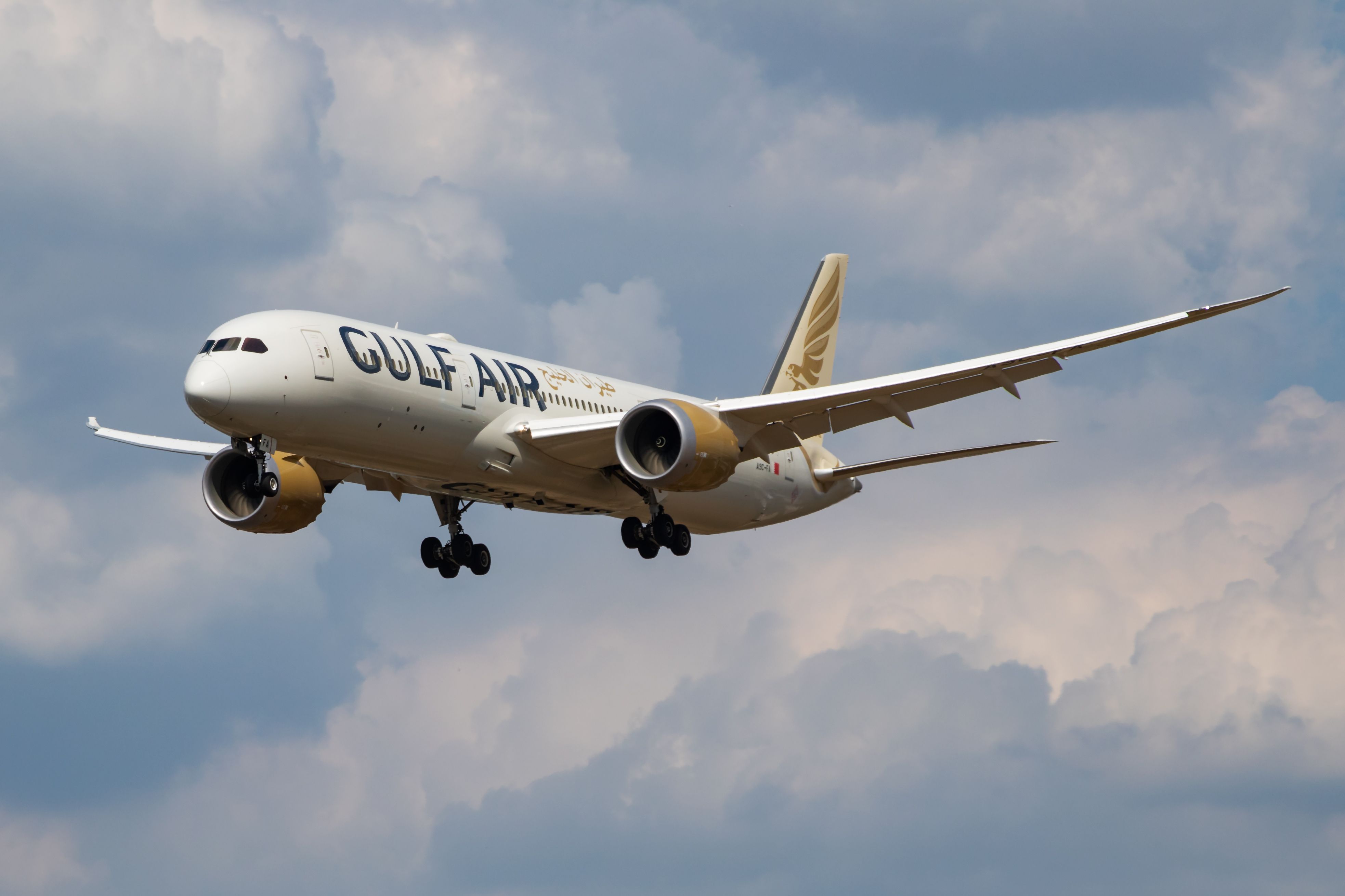 Gulf Air Boeing 787-9 landing at LHR shutterstock_1689102727