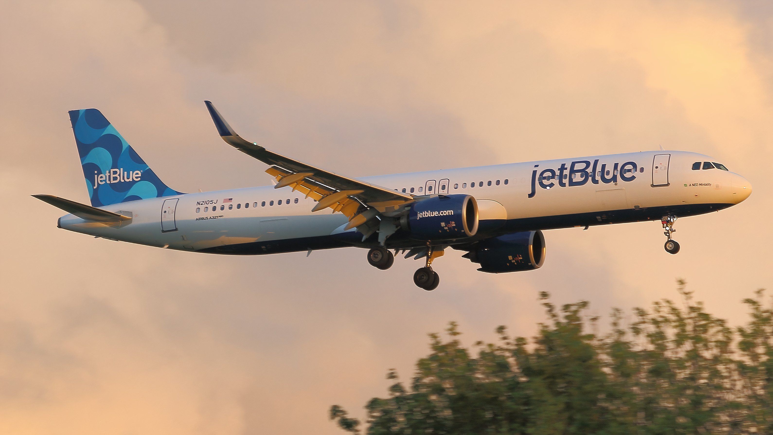 JetBlue A321LR final approach