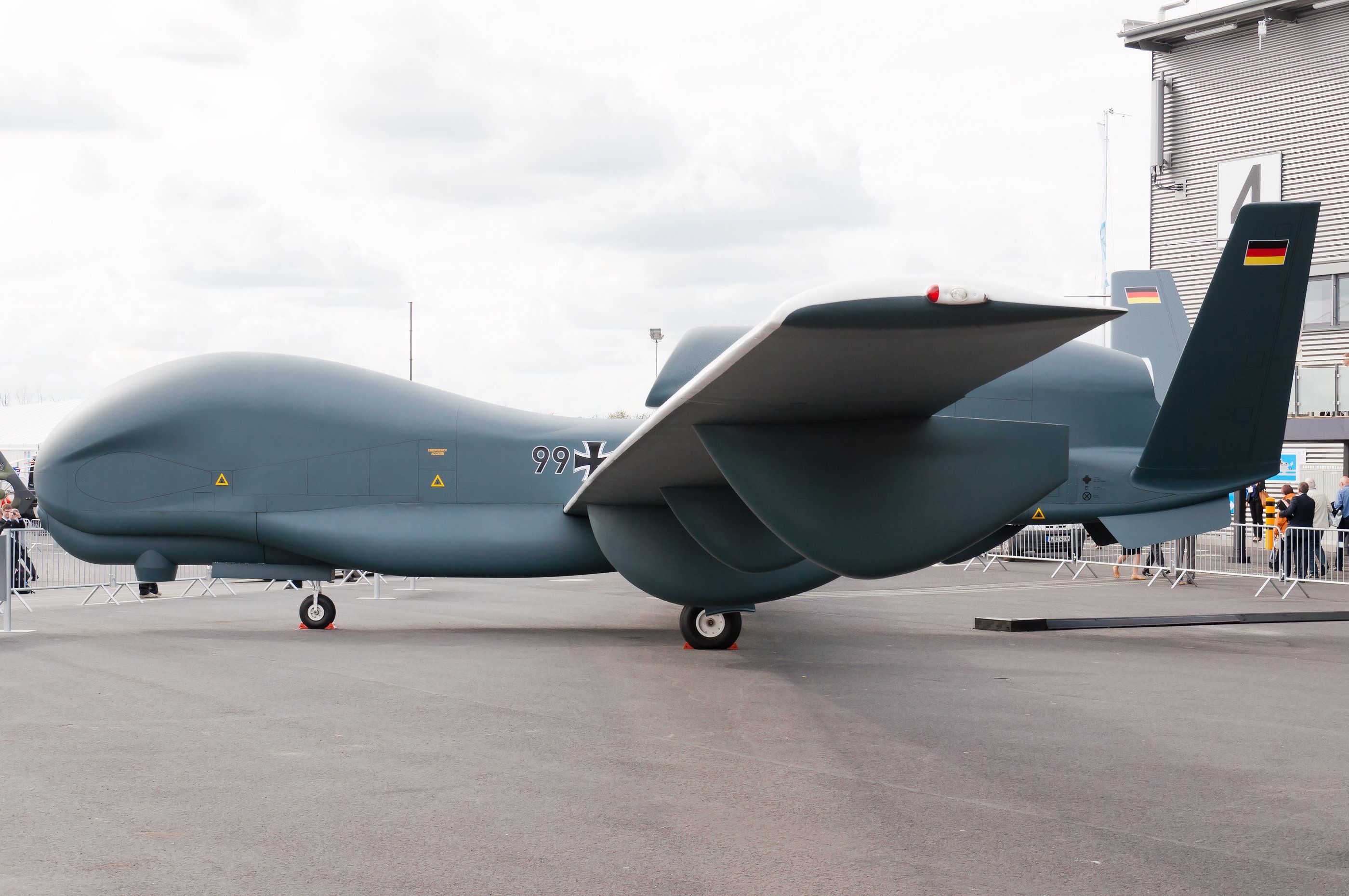 Luftwaffe_99-01_RQ-4B_EuroHawk_ILA_2012_2