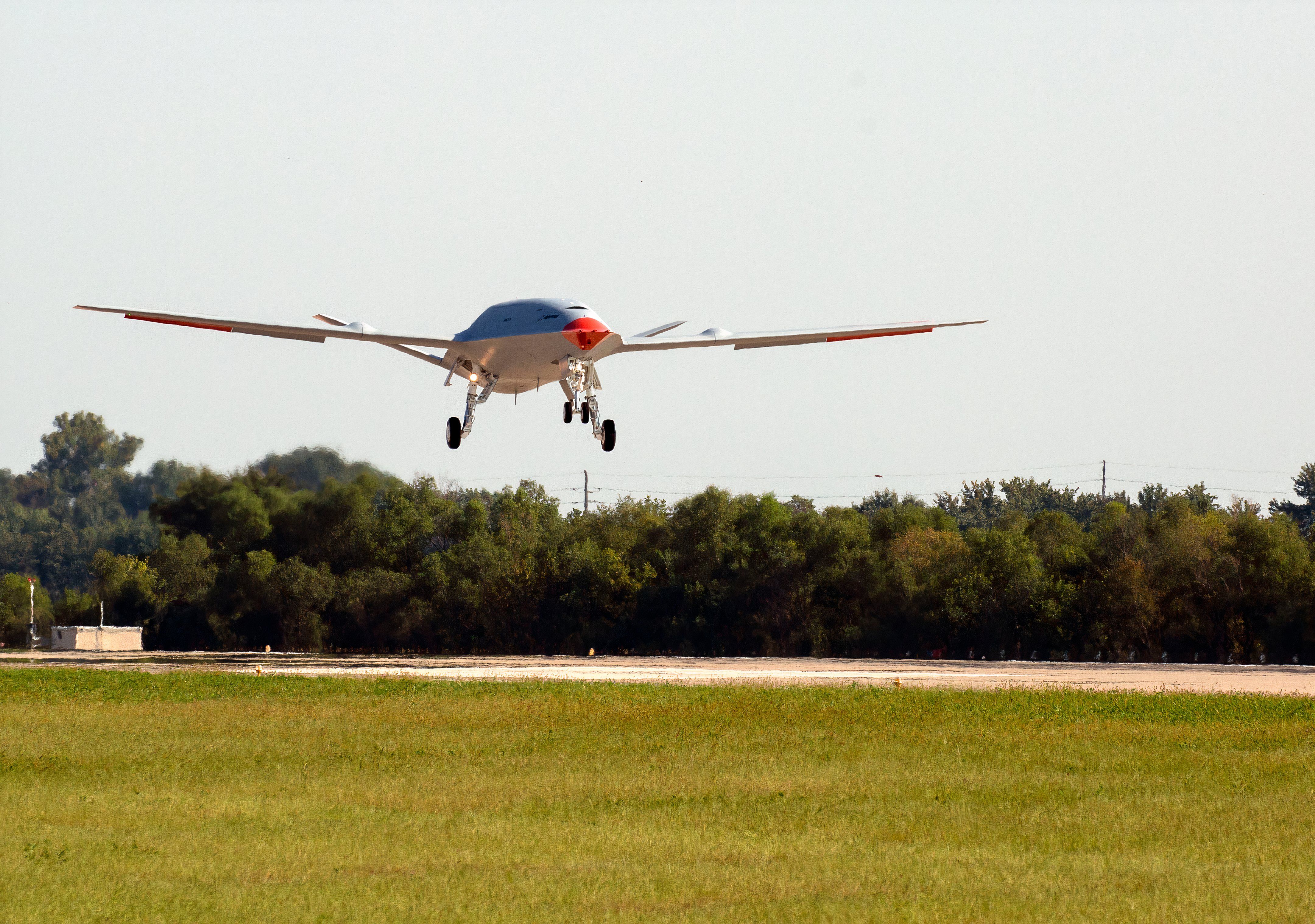 波音 MQ-25 無人機完成首次試飛