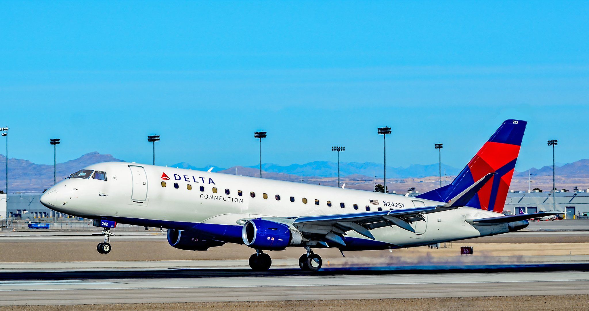 達美航空巴西航空工業公司 ERJ-175LR