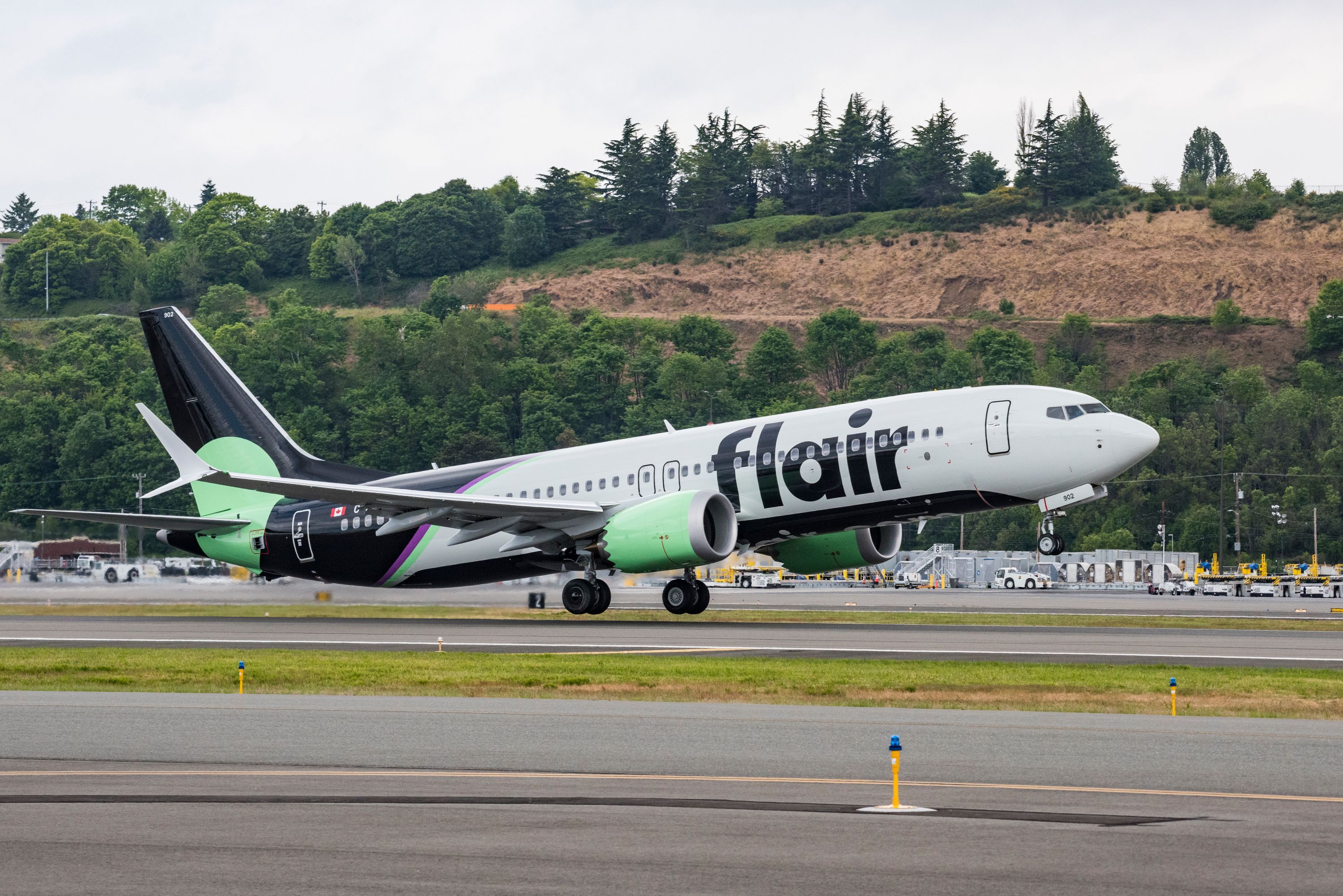 Flair Airlines Boeing 737 Taking Off