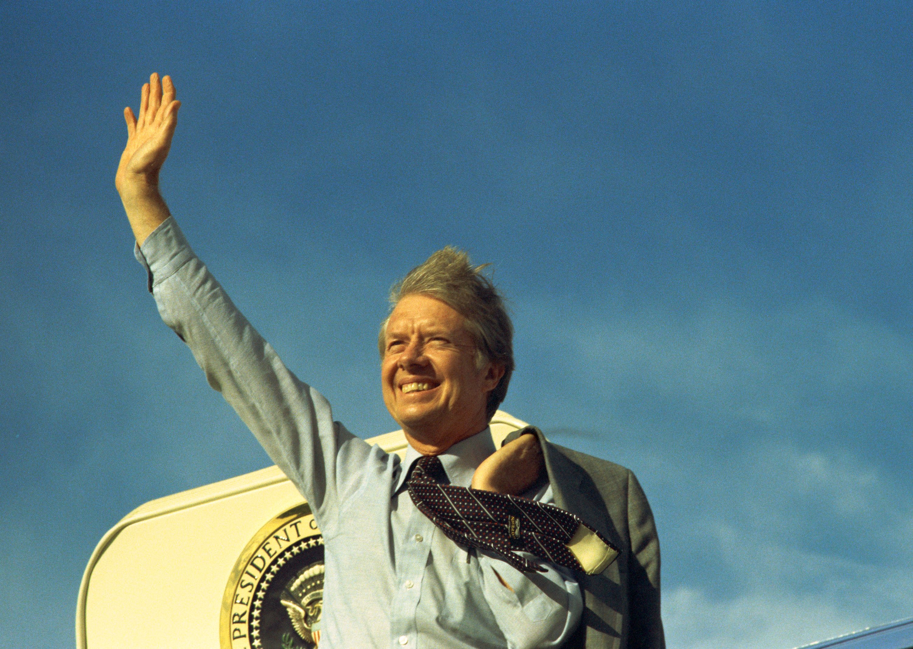 President Carter waved the steps of the first air force, May 17, 1977