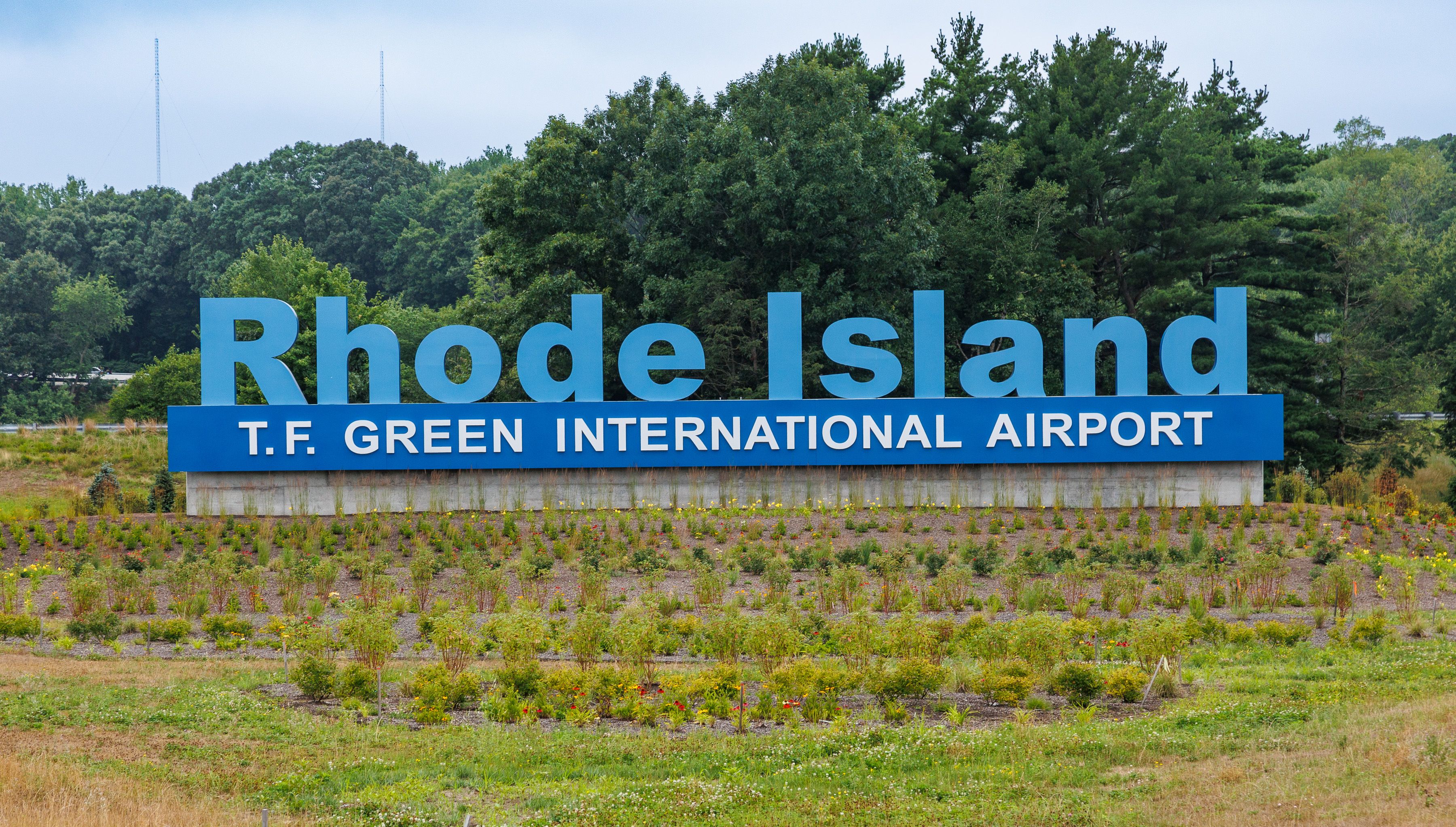 Rhode_Island_T._F._Green_International_Airport_sign