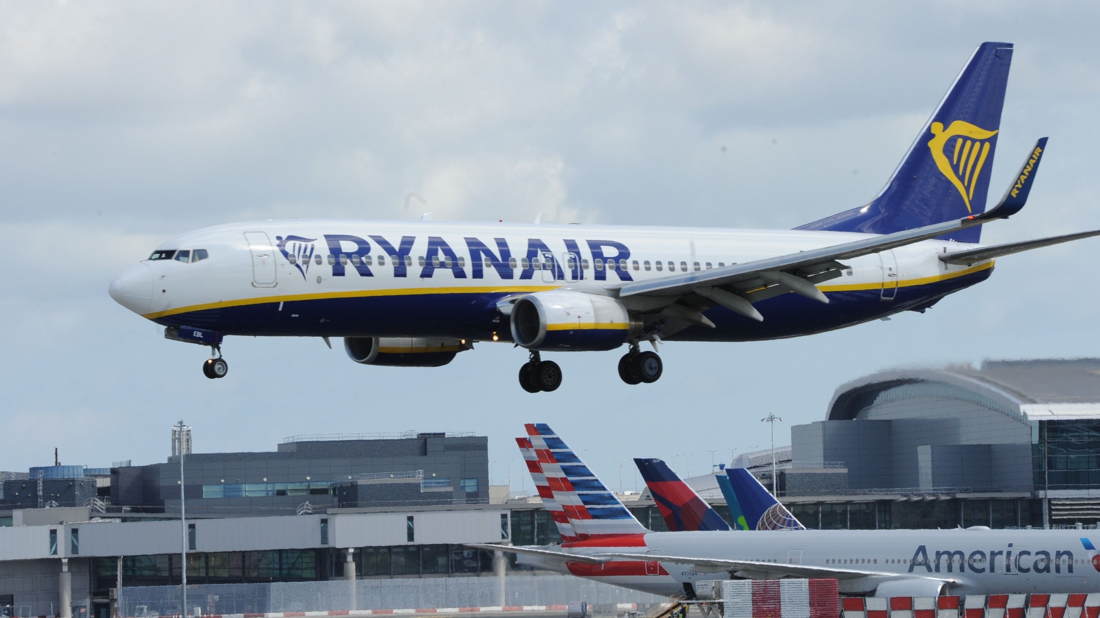 Ryanair Boeing 737-800 landing at Dublin Airport DUB shutterstock_2503117167