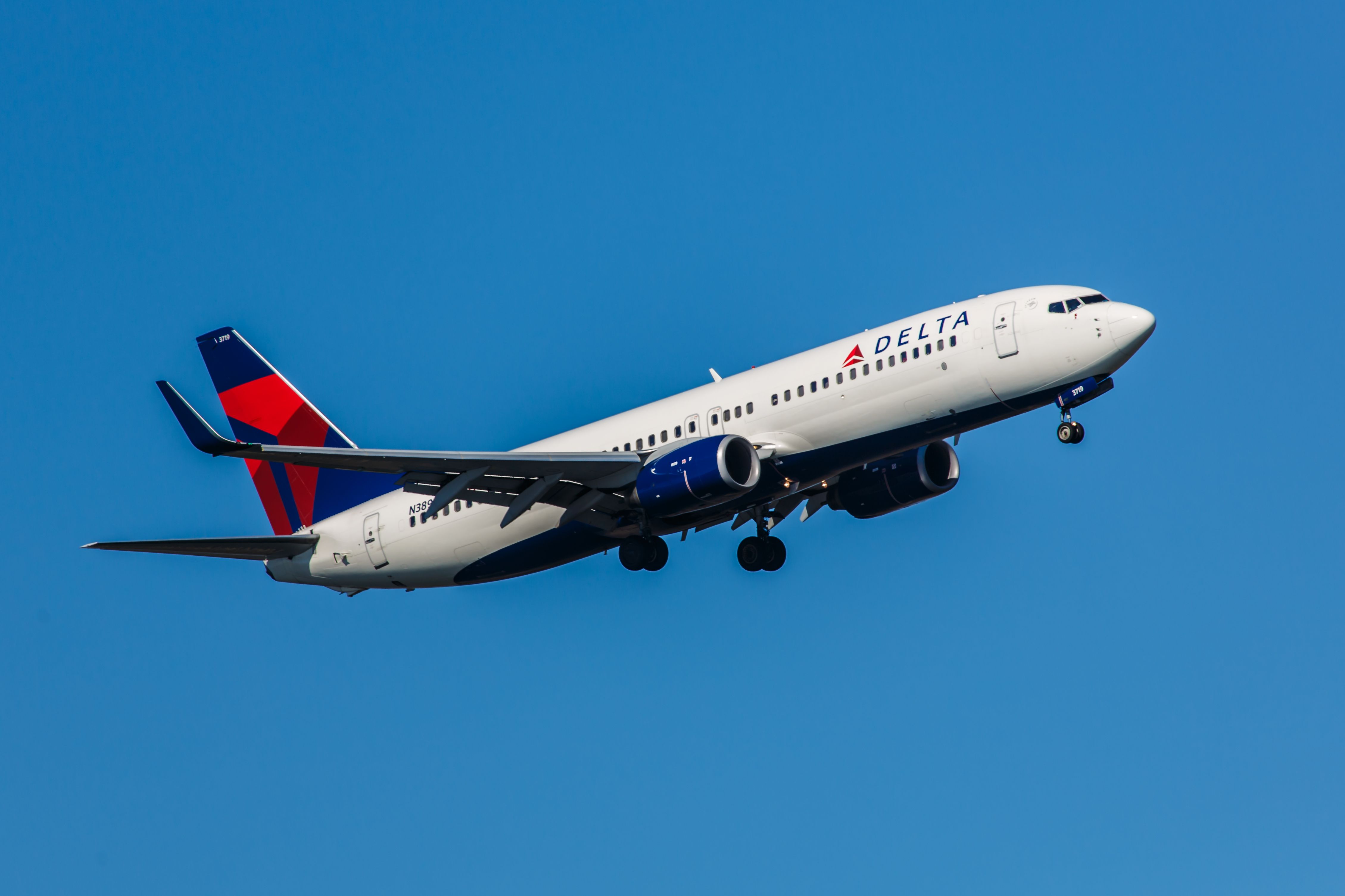 Delta Air Lines Boeing 737 Departing New York