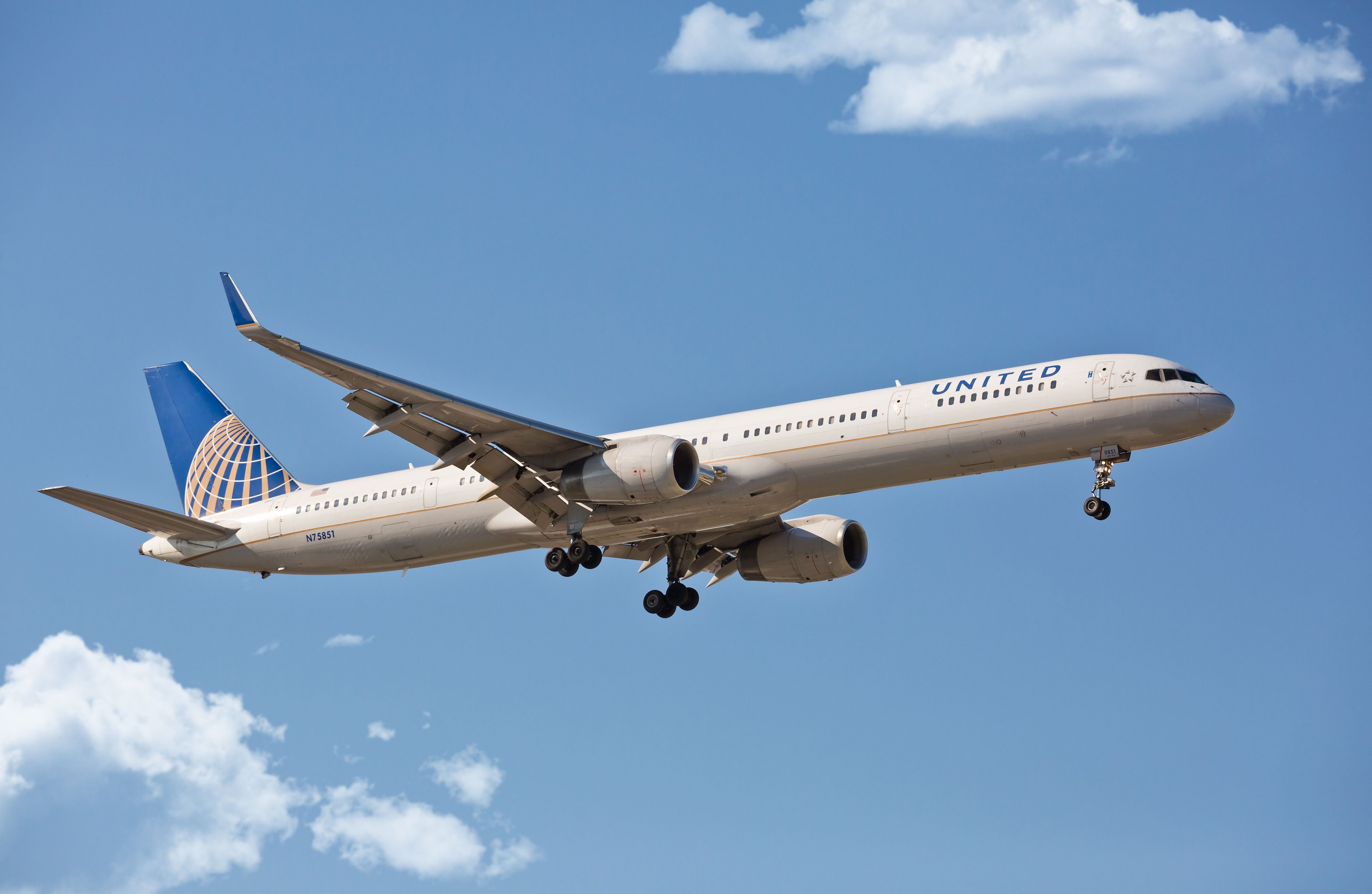 United Airlines Boeing 757-300 (N75851) landing at Chicago O'Hare International Airport.