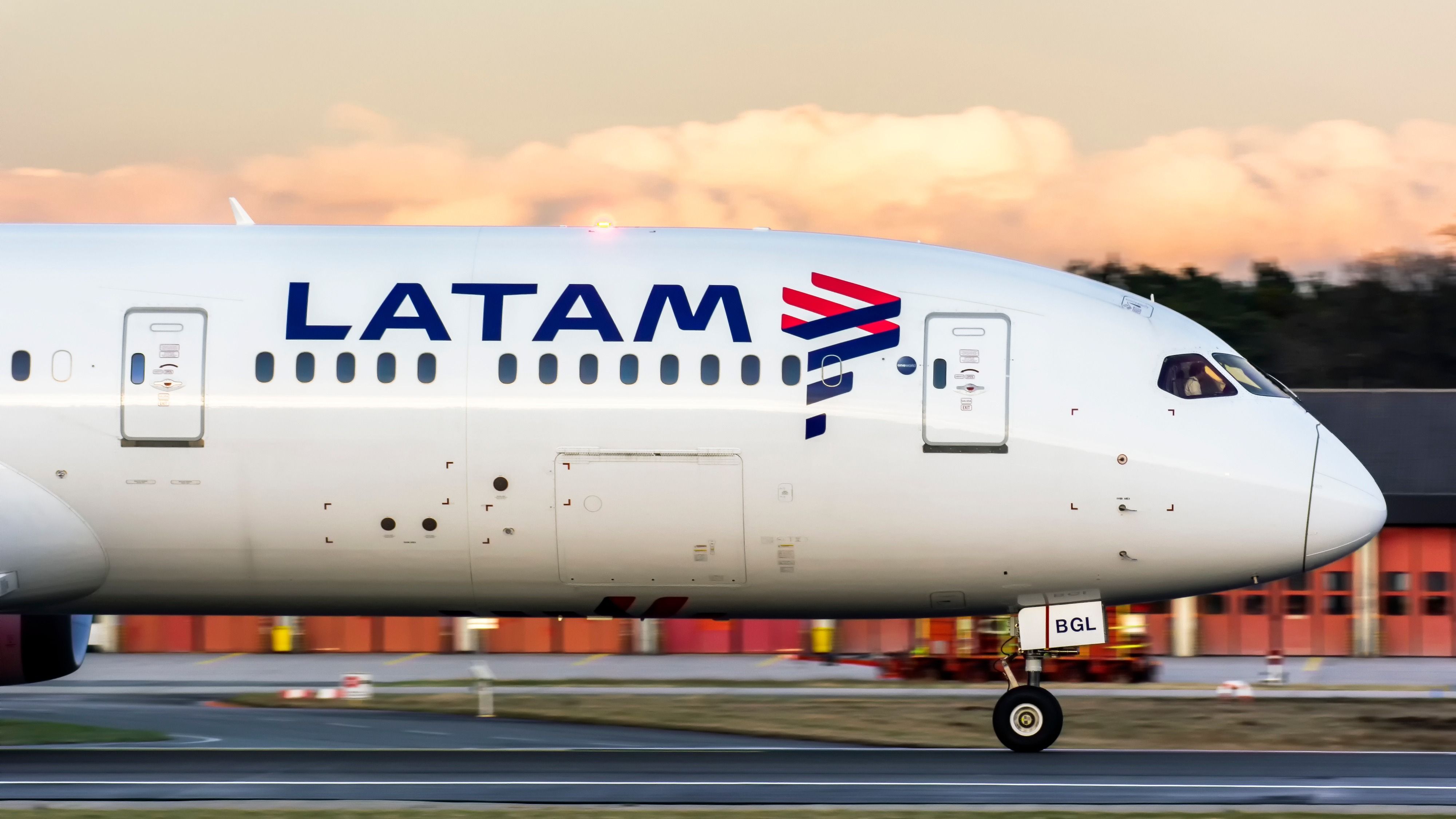 A LATAM Boeing 787