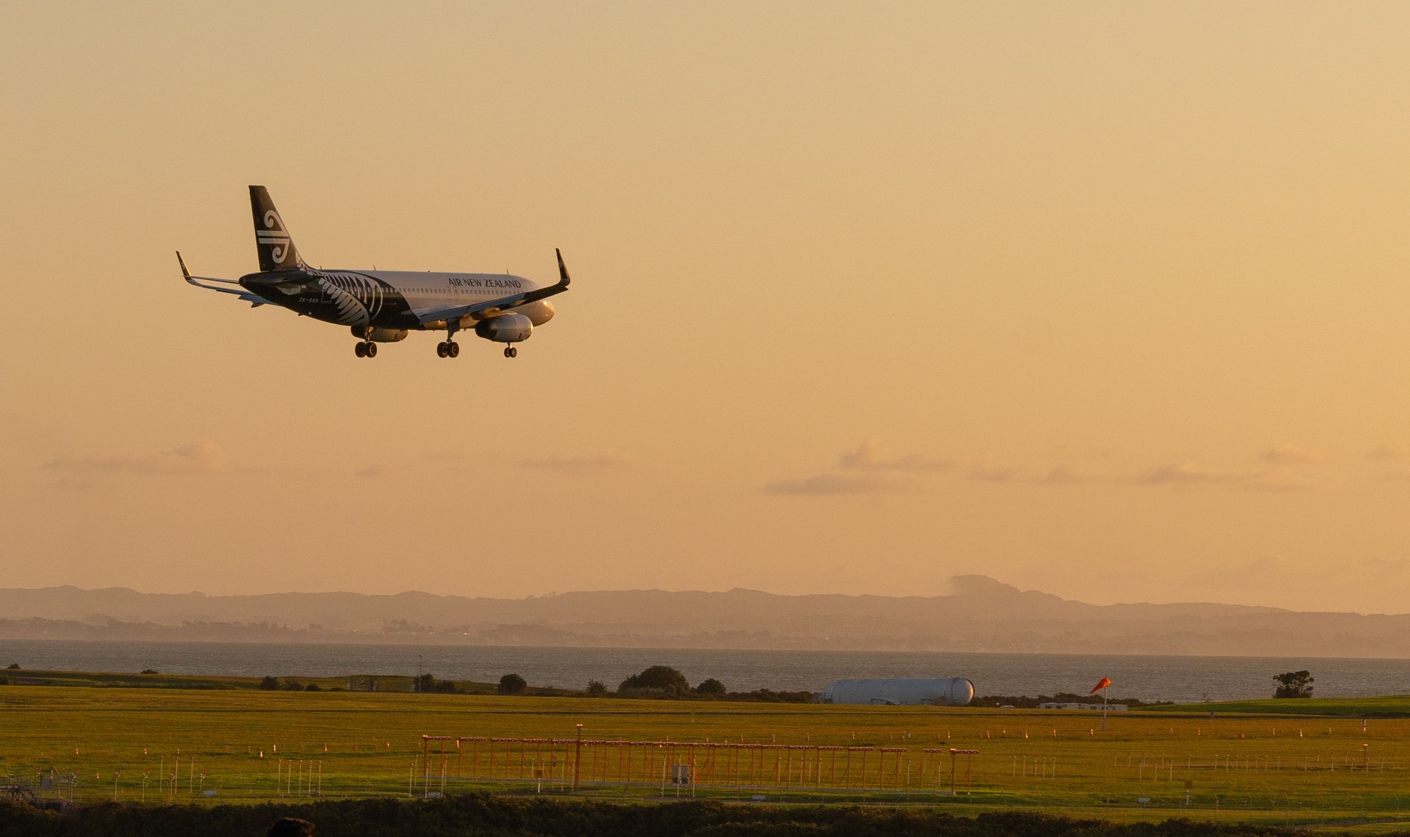 Air New Zealand Airbus A320 Landing In Auckland
