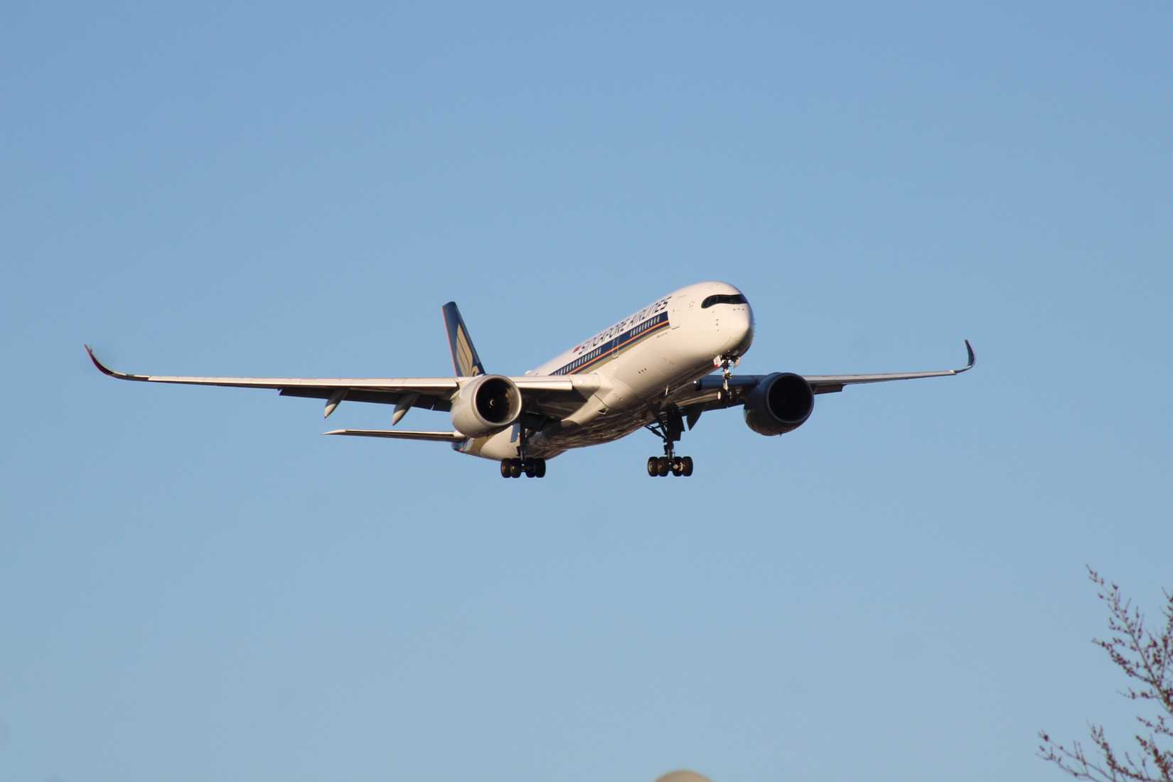 Singapore Airlines Airbus A350 Landing In New York