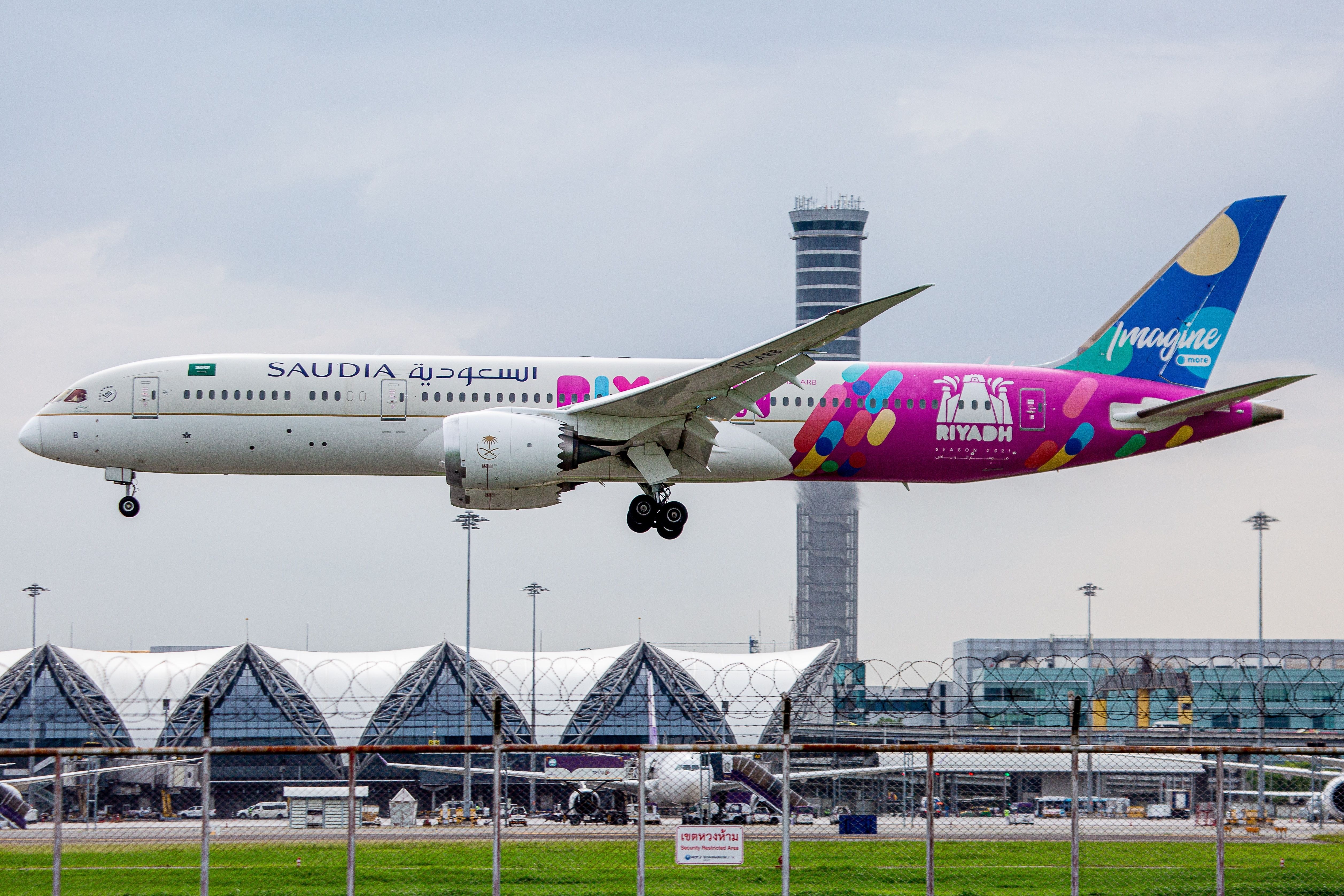 Saudia Boeing 787 Landing In Bangkok