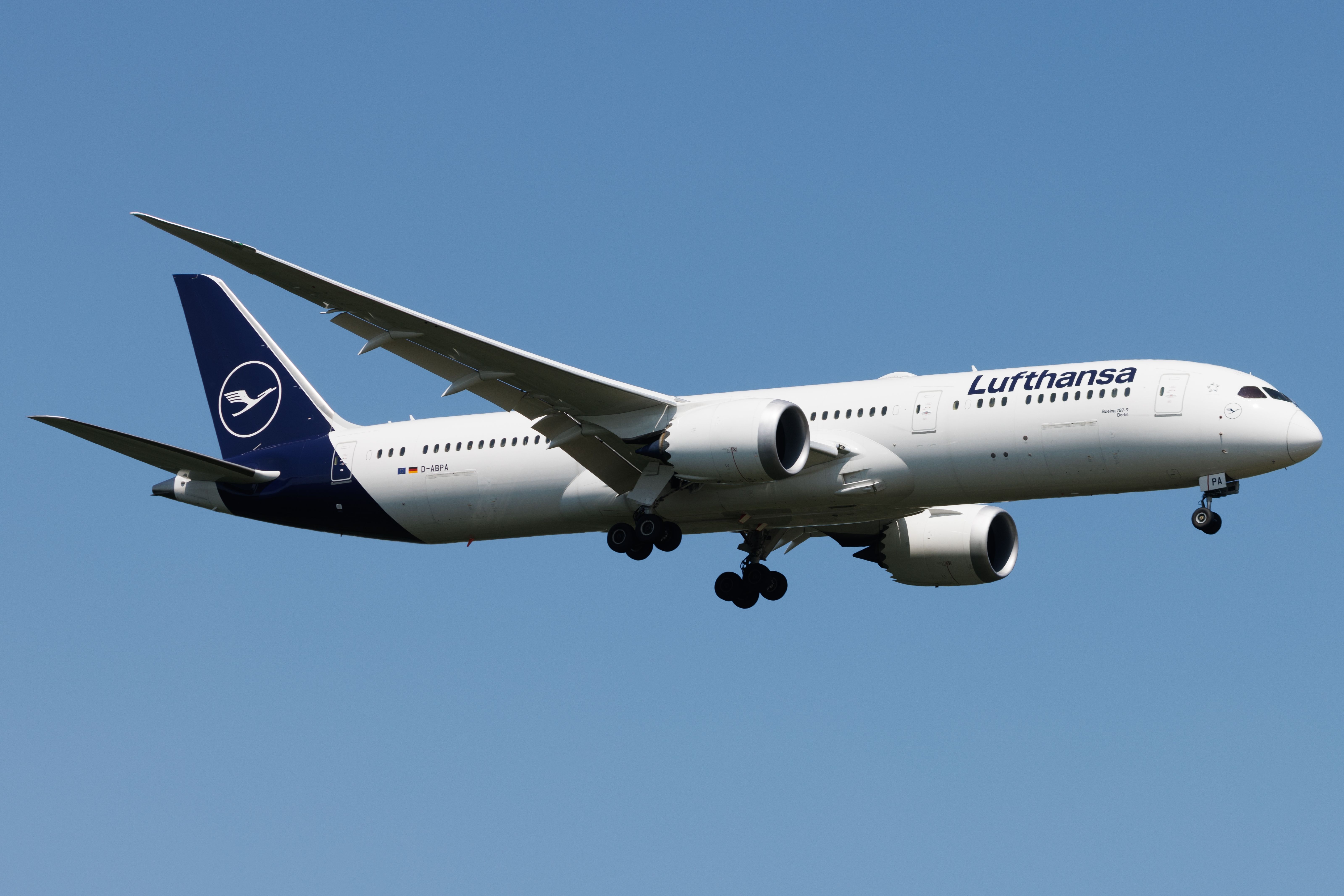 A Lufthansa Boeing 787 Dreamliners