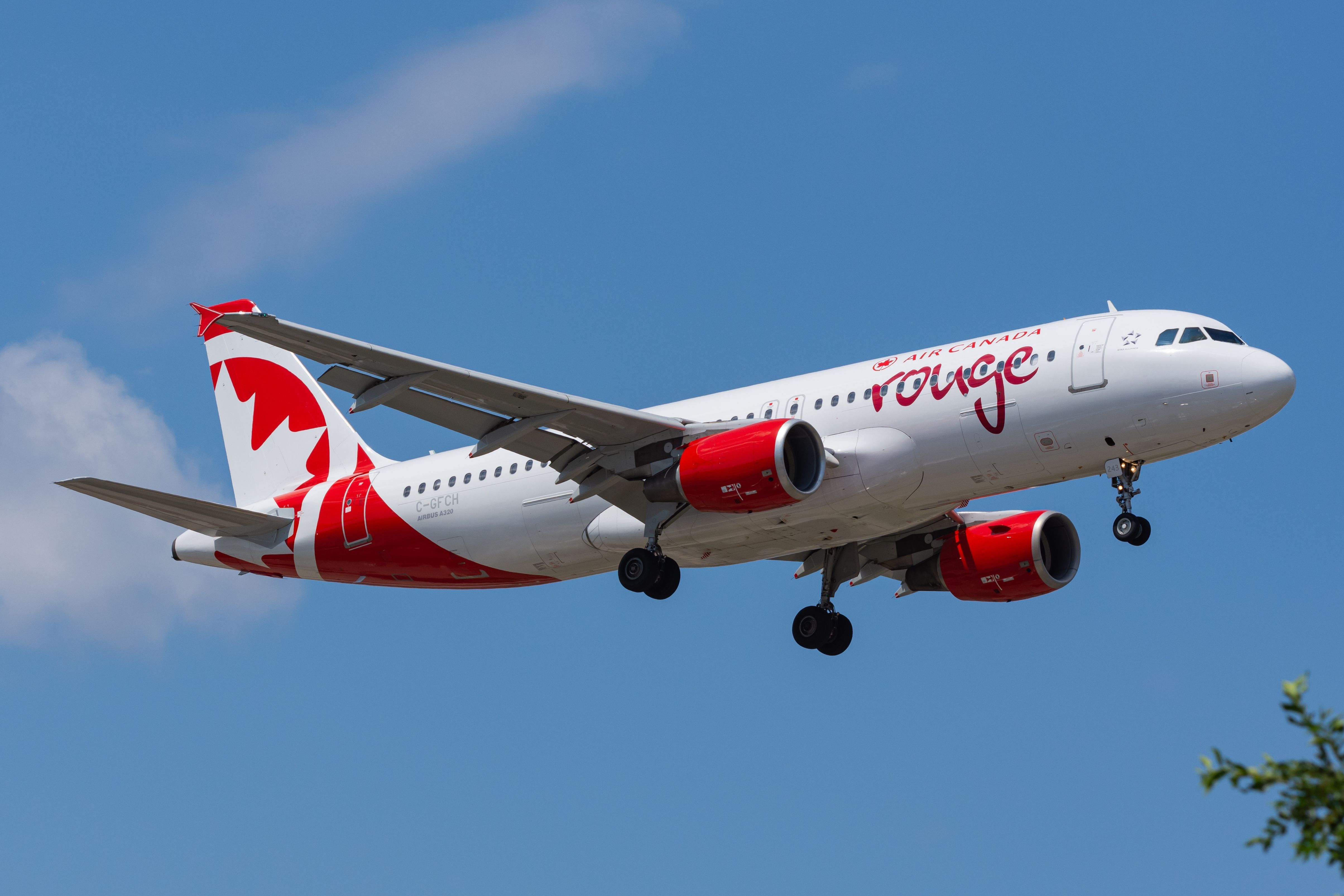 Air Canada Rouge Airbus A320 Landing In Toronto