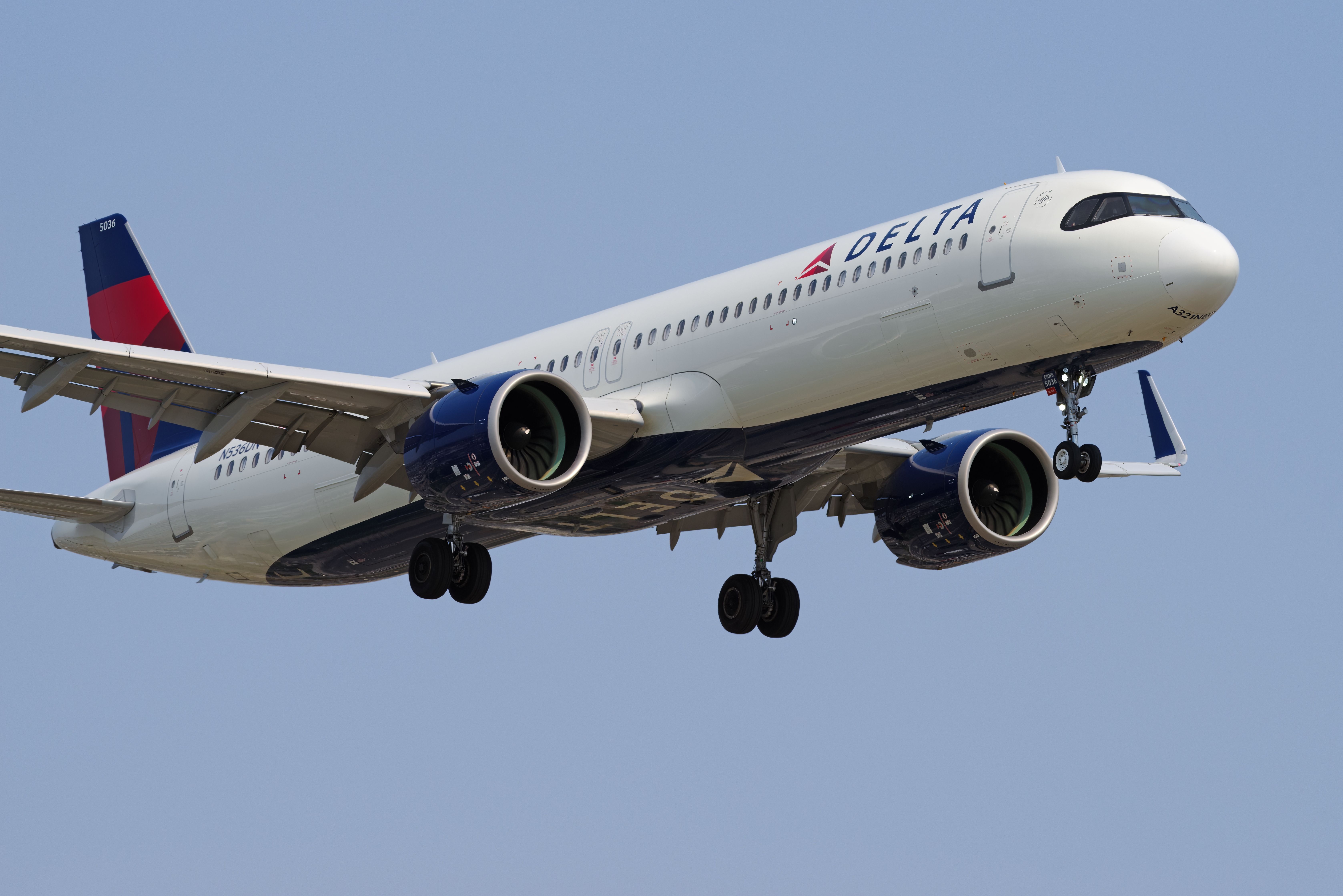 Delta Air Lines Airbus A321neo (N536DN) on approach at Los Angeles International Airport.