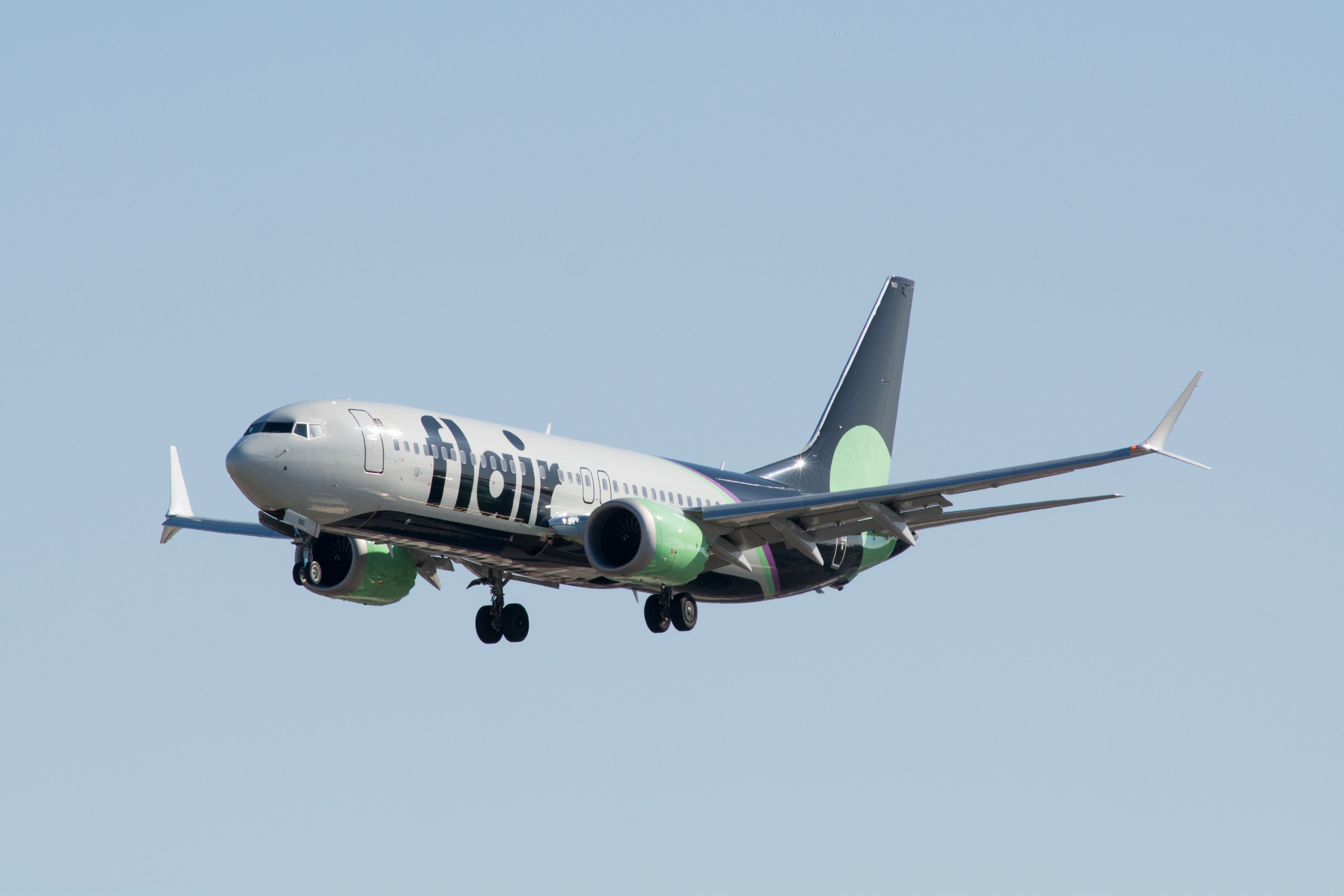 Flair Airlines Boeing 737 Landing In Toronto