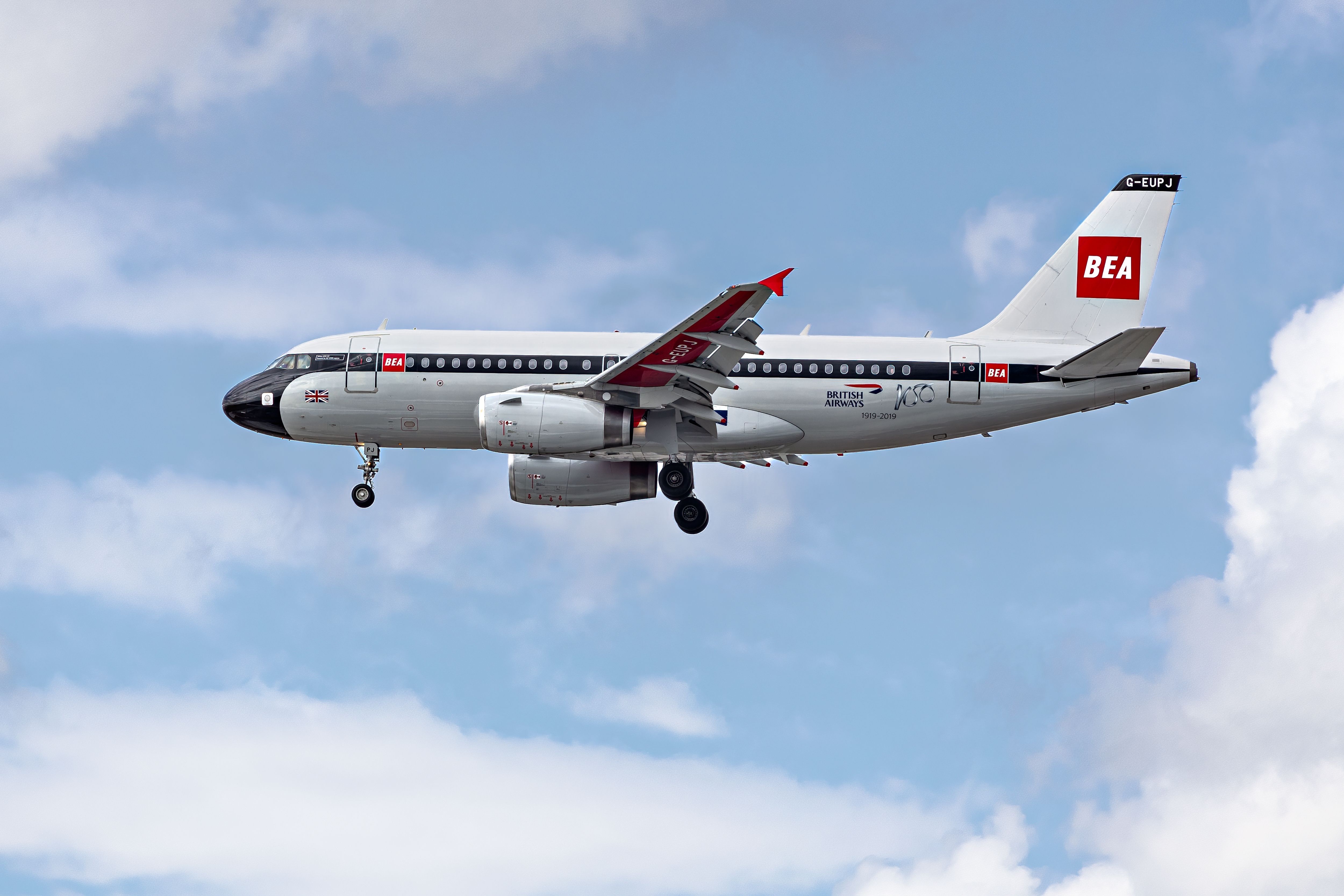 英國航空空中巴士 A319 復古塗裝機上