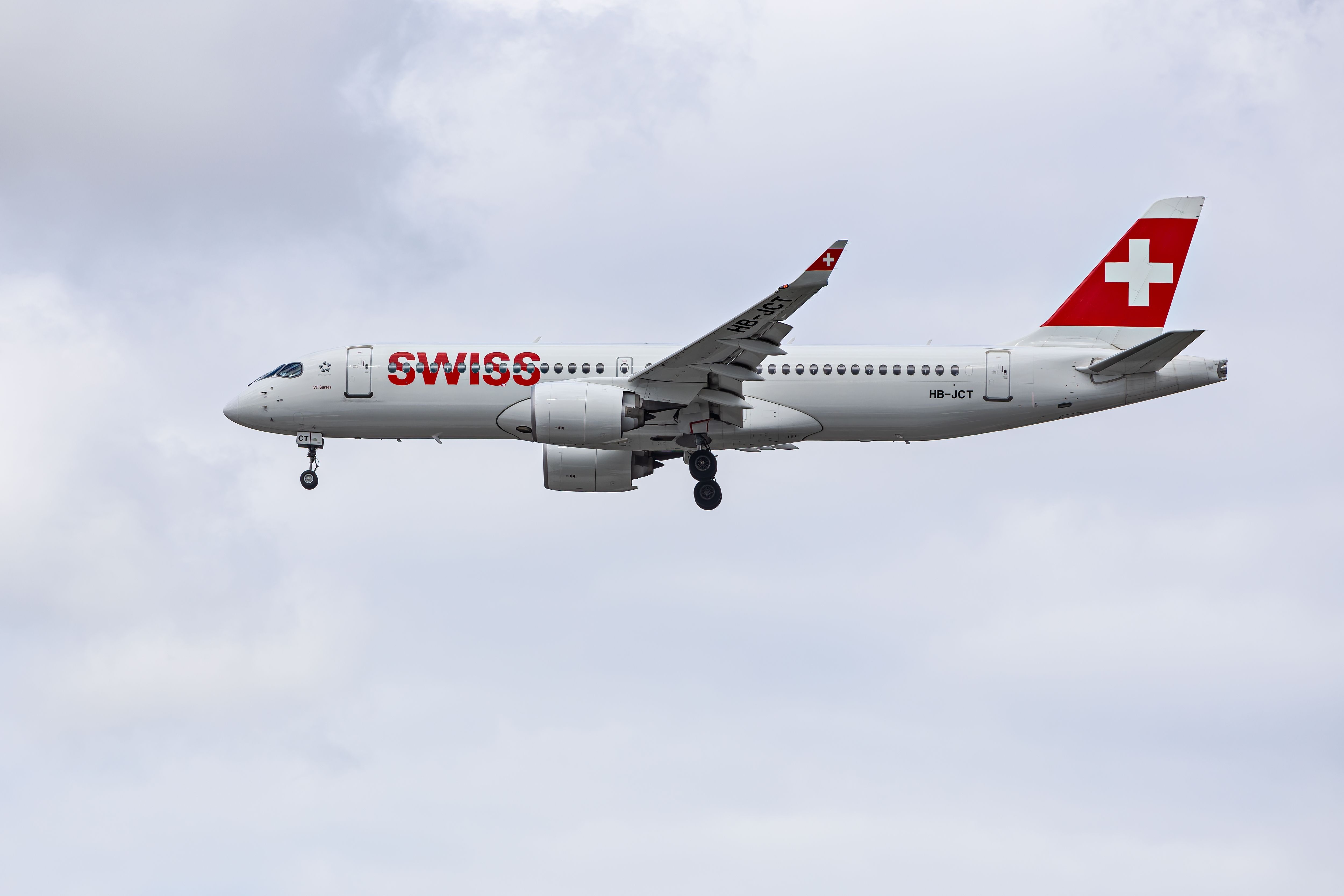 Swiss Airbus A220 Landing In London