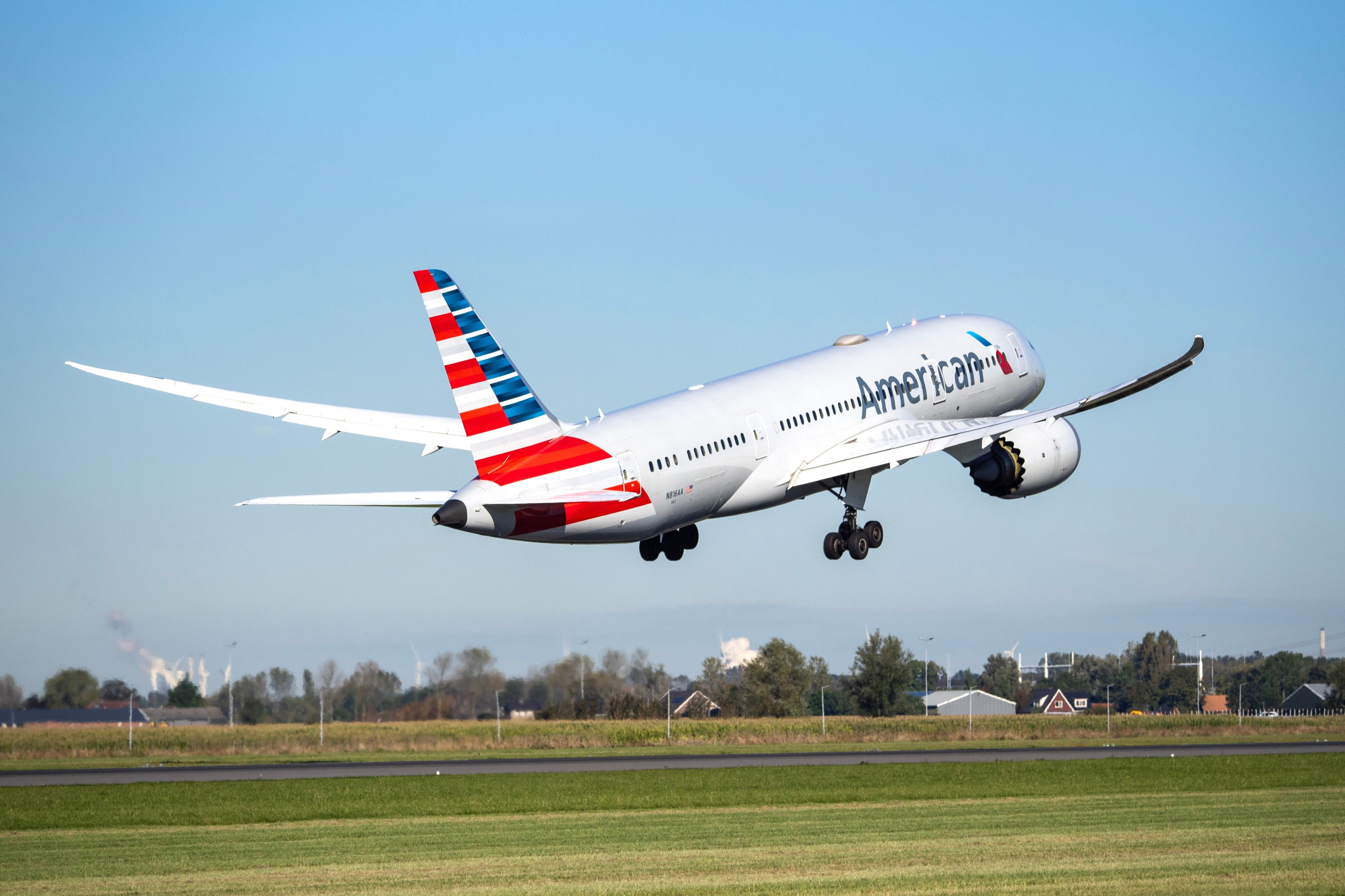 An American Airlines Boeing 787 taking off