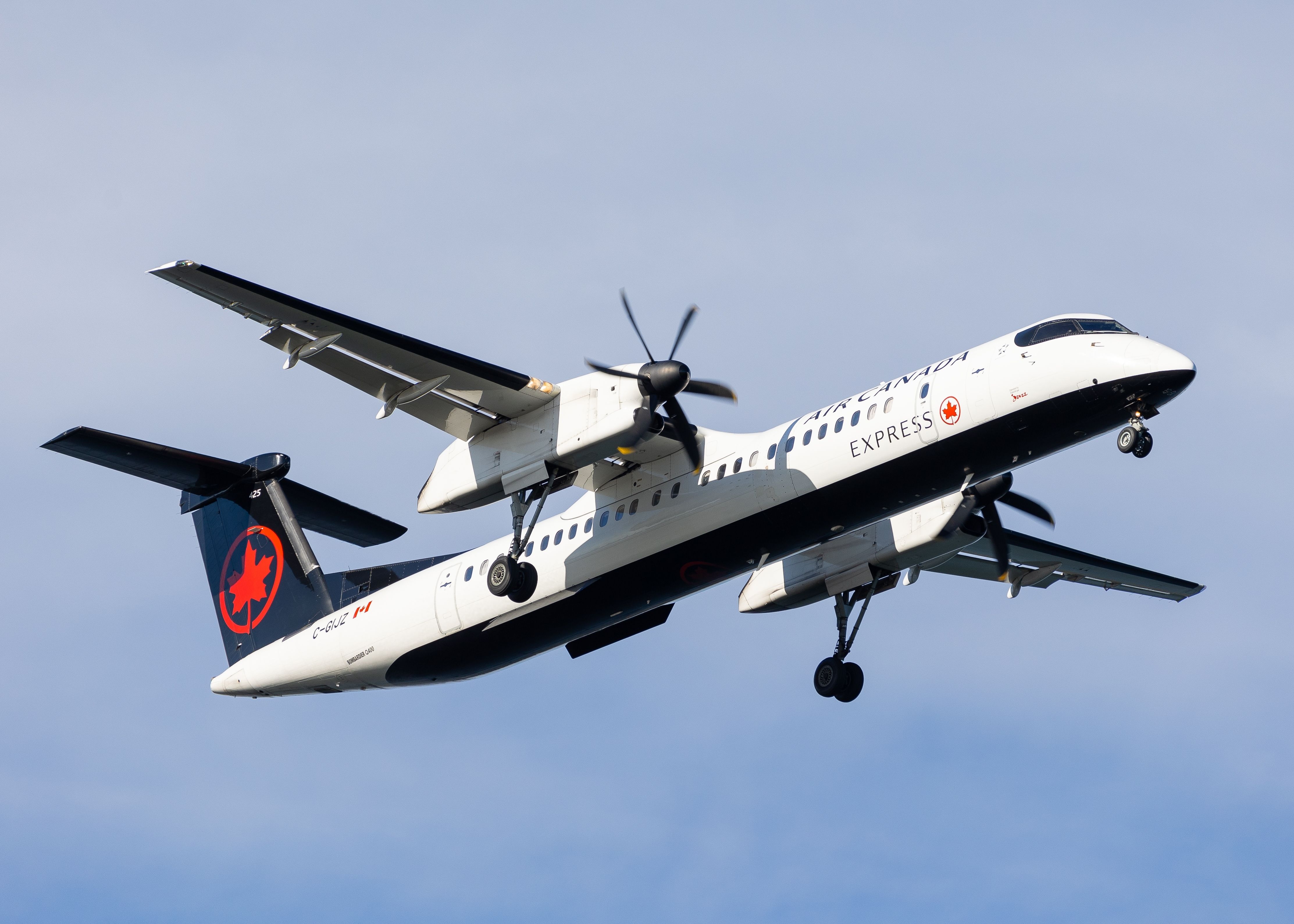 Air Canada Express Dash 8 Landing In Portland