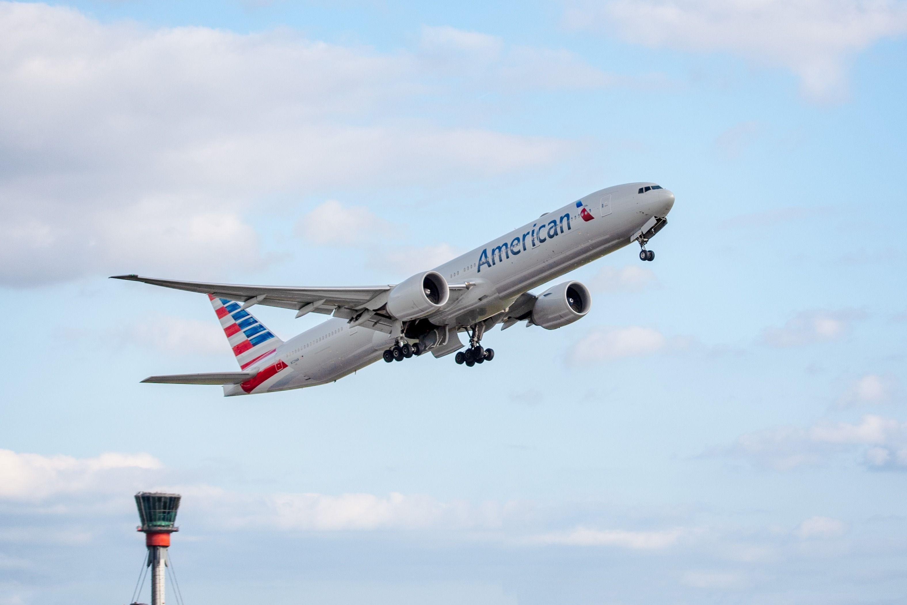 American Airlines Boeing 777-300ER (N725AN) departing from London Heathrow Airport.