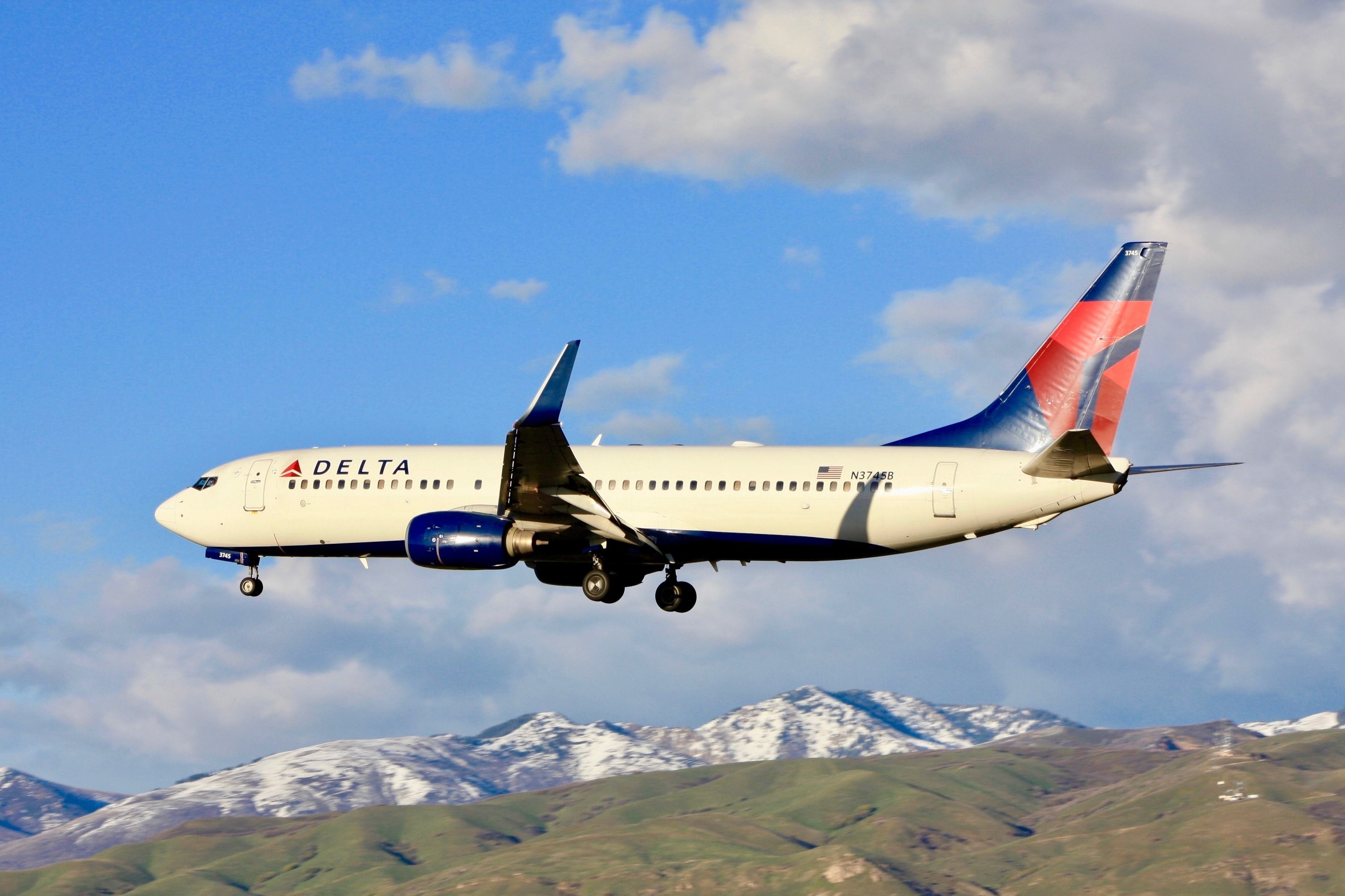 Delta Air Lines Boeing 737-832 (N3745B) landing at Salt Lake City International Airport.