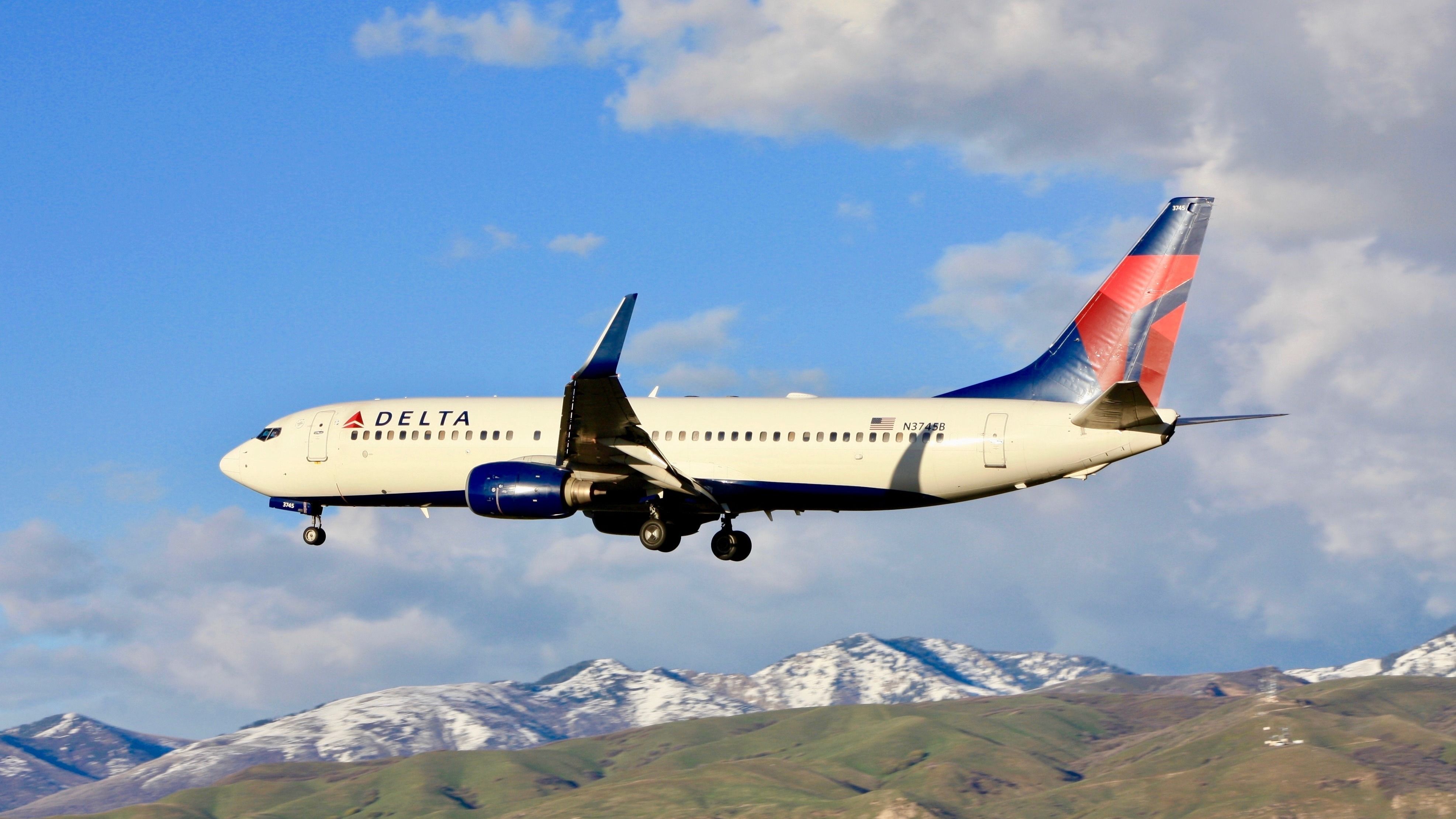 Delta Air Lines Boeing 737-832 (N3745B) landing at Salt Lake City International Airport.