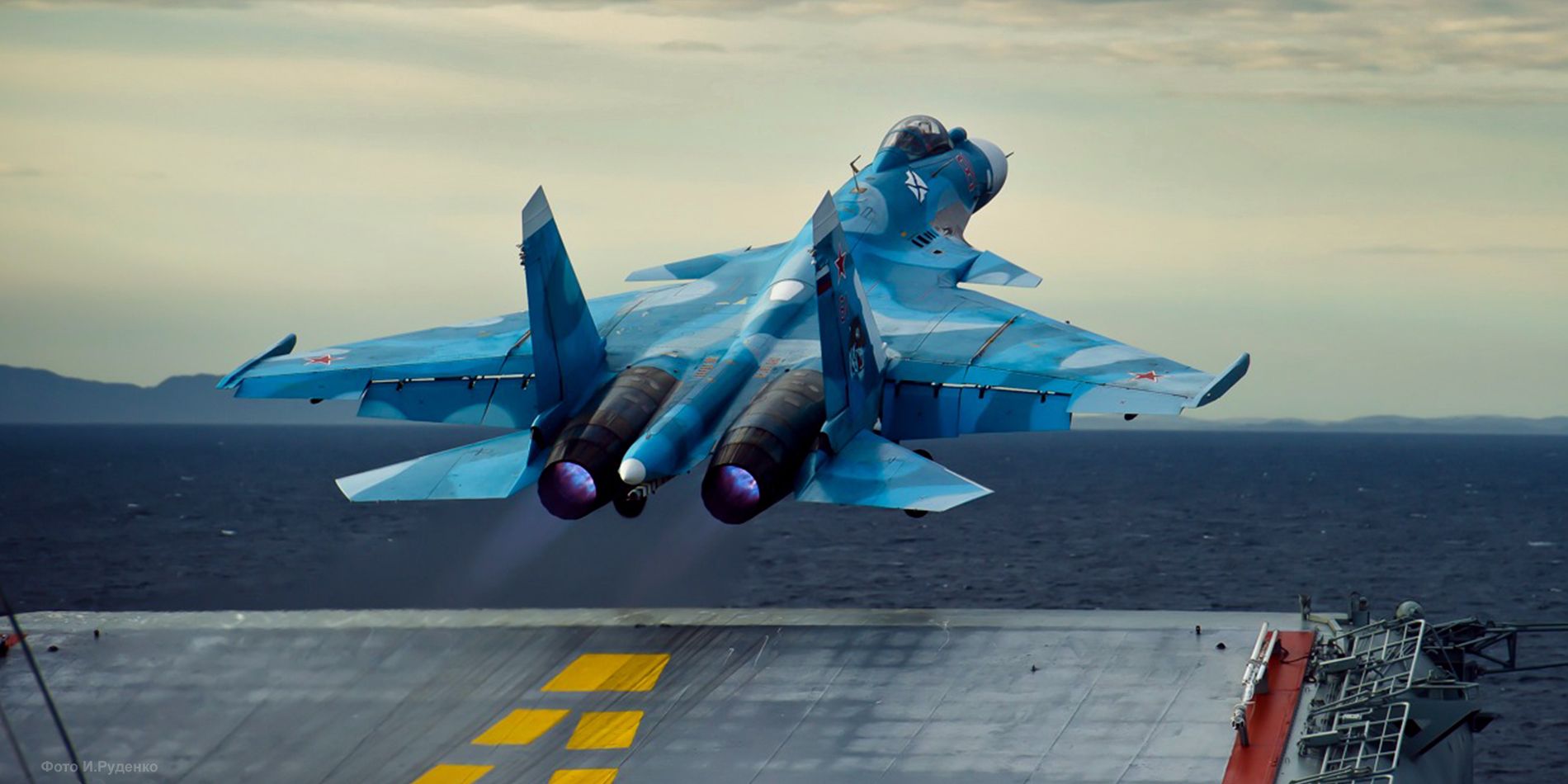 Sukhoi_Su-33_lançando_do_Almirante_Kuznetsov