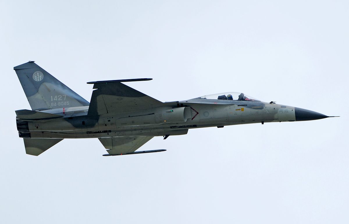 青木敏郎維基 ROCAF_AIDC_F-CK-1A_Ching_Kuo_Aoki-1
